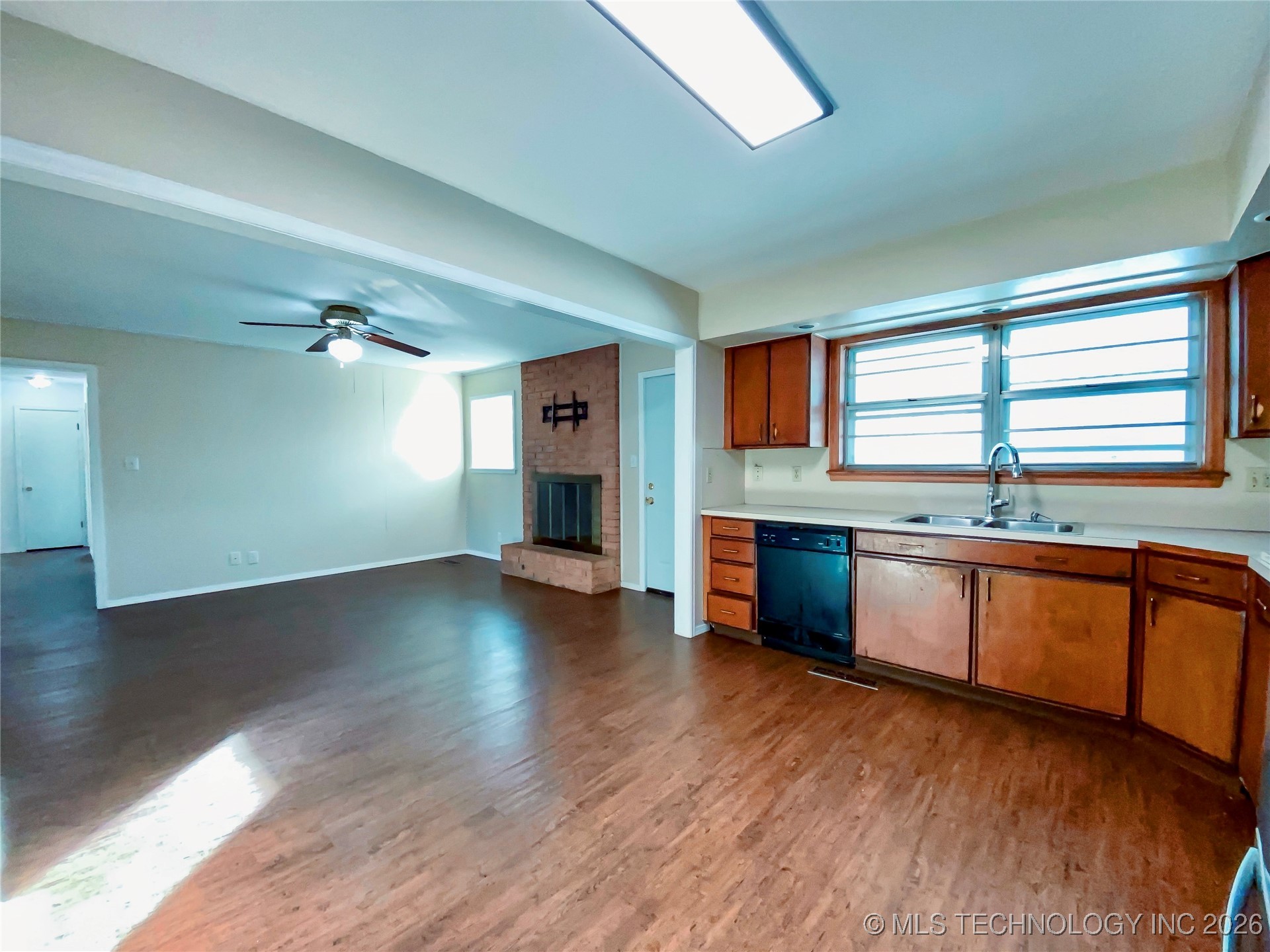 1550 S 68th East Avenue Property Photo 3