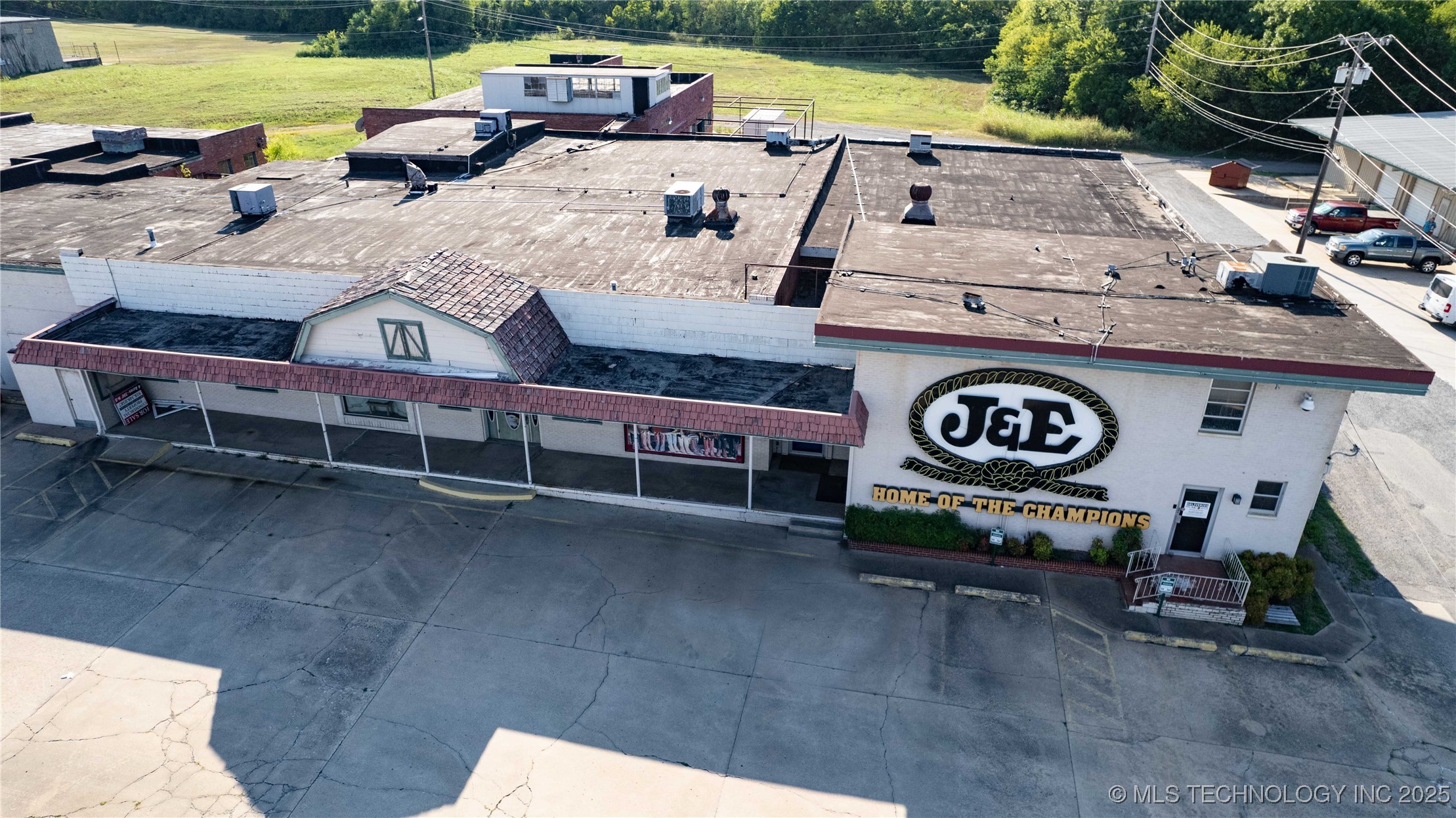 1509 N Main Street Property Photo 2