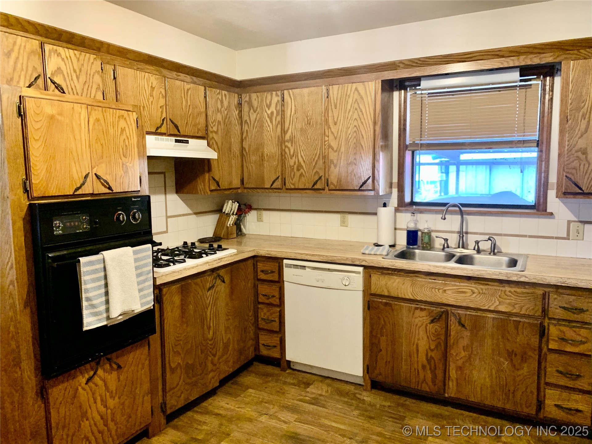 438 S Taylor Street Property Photo 11