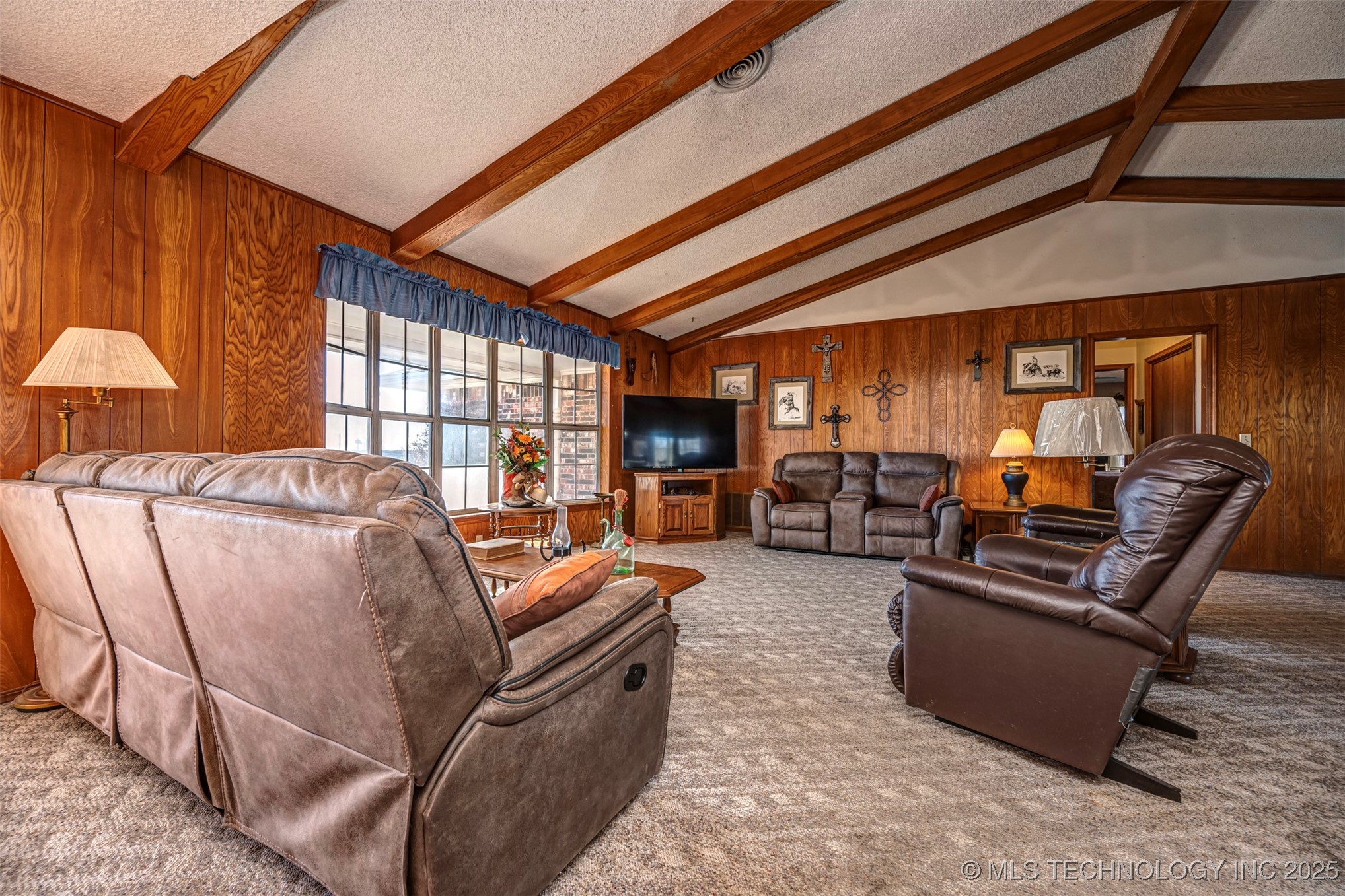 650 Williams Property Photo 8