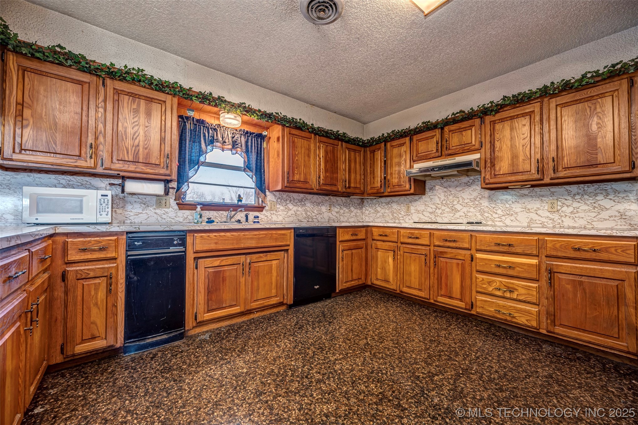 650 Williams Property Photo 14