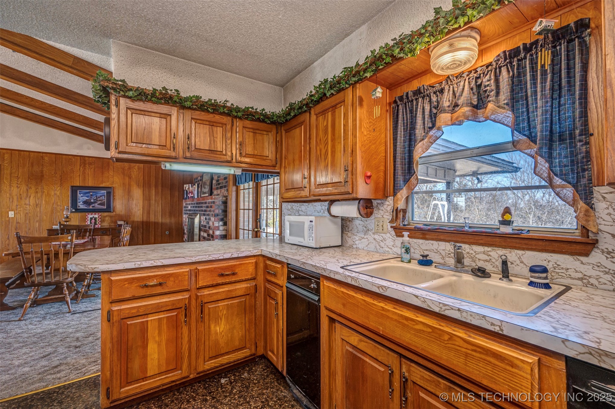 650 Williams Property Photo 16