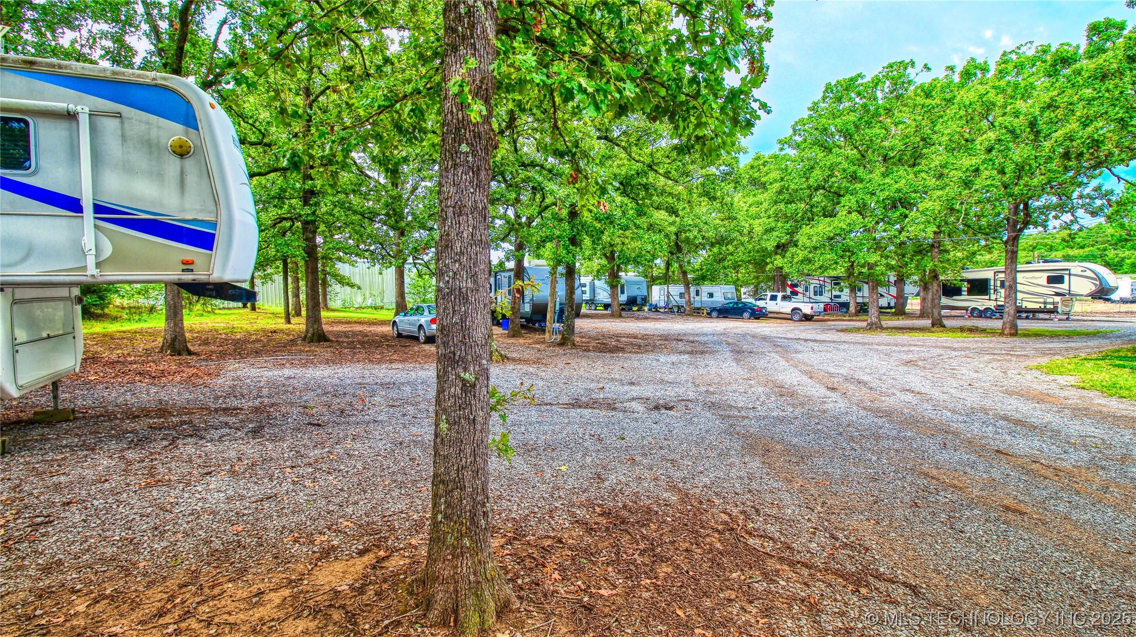 2400 S Valley Drive Property Photo 3