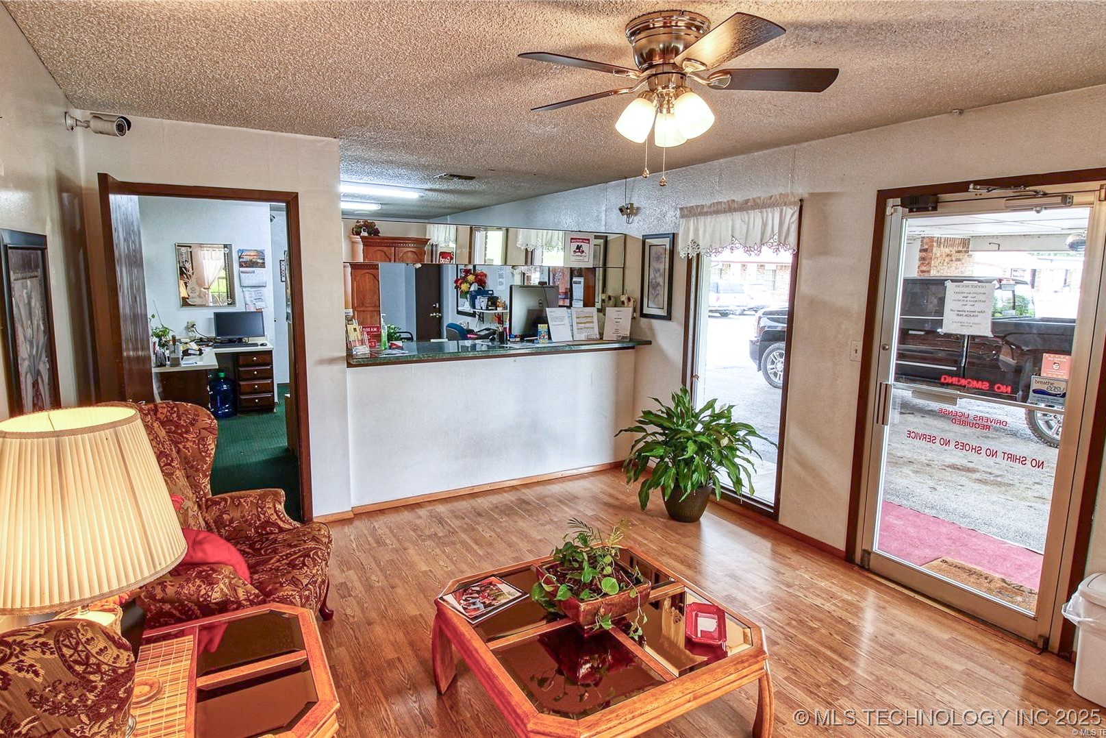 2400 S Valley Drive Property Photo 5