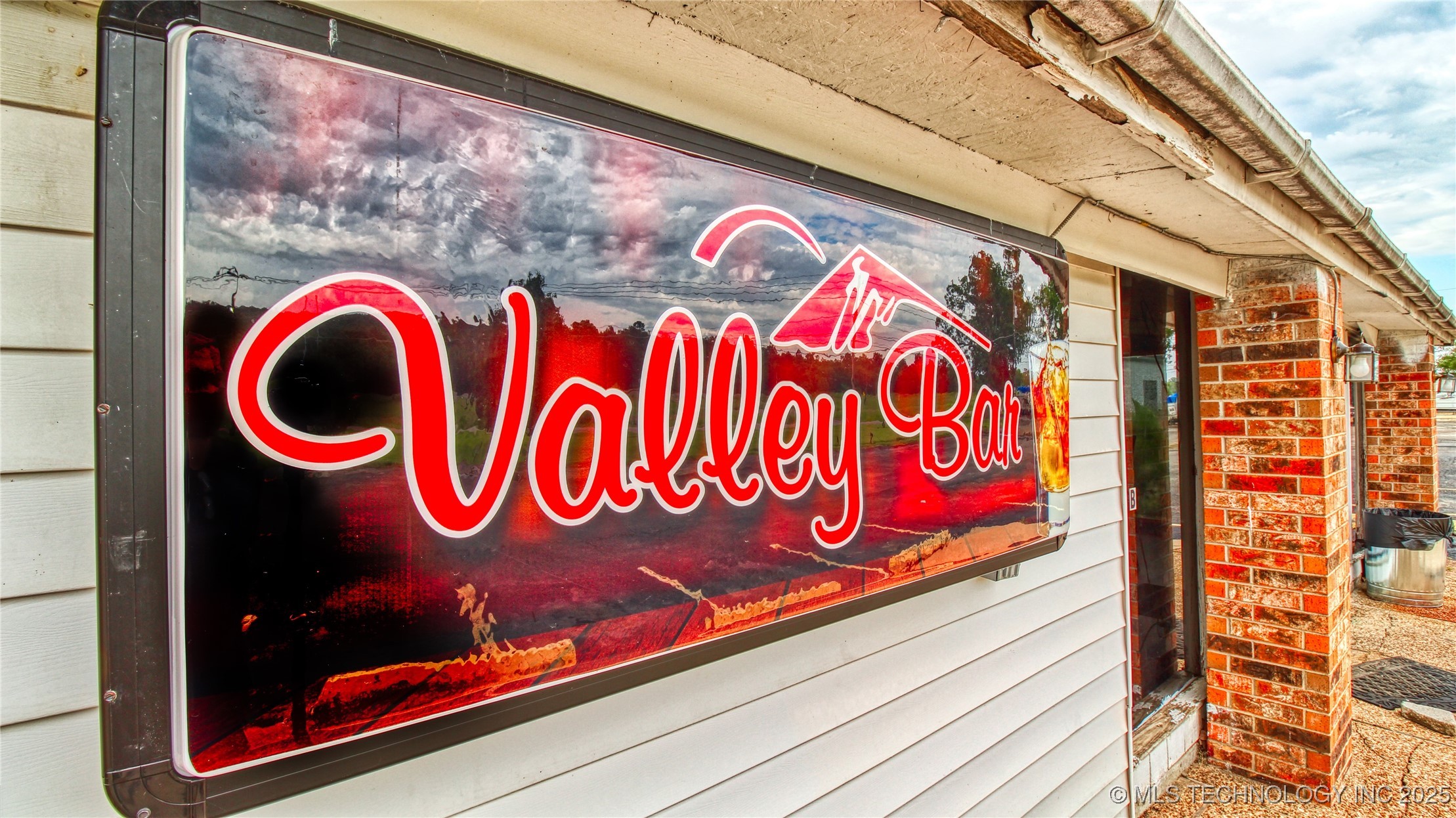 2400 S Valley Drive Property Photo 10