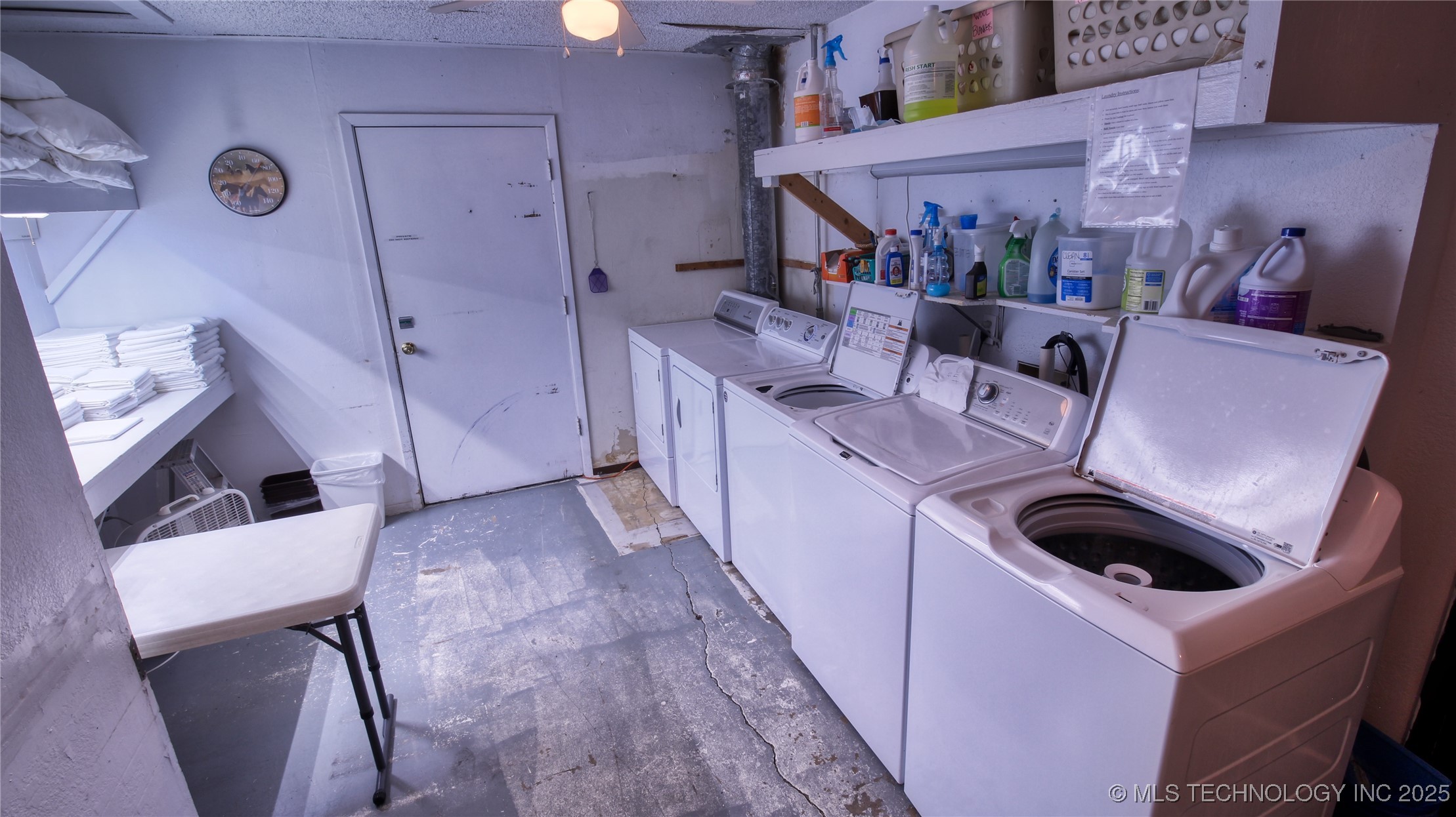 2400 S Valley Drive Property Photo 12