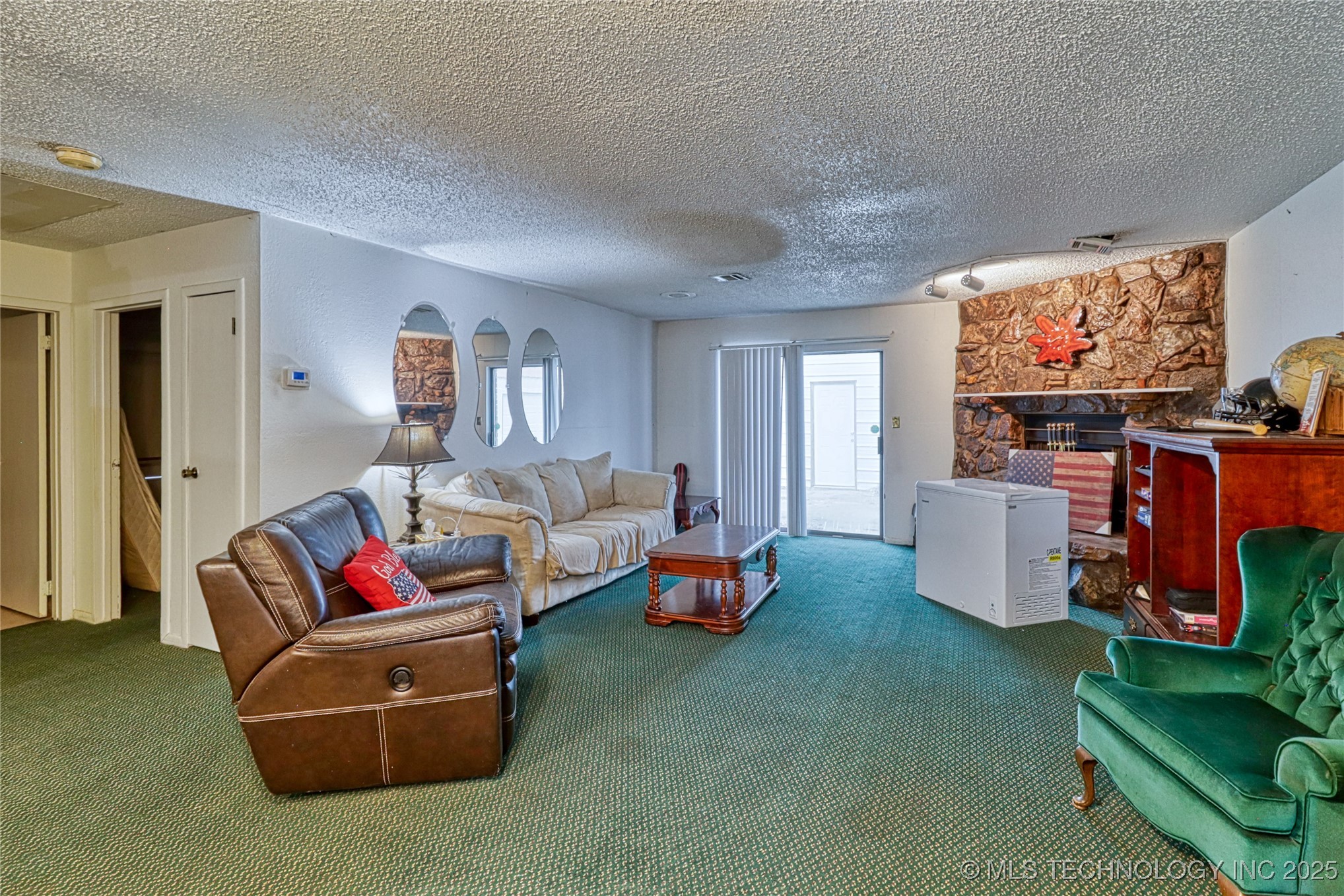 2400 S Valley Drive Property Photo 16