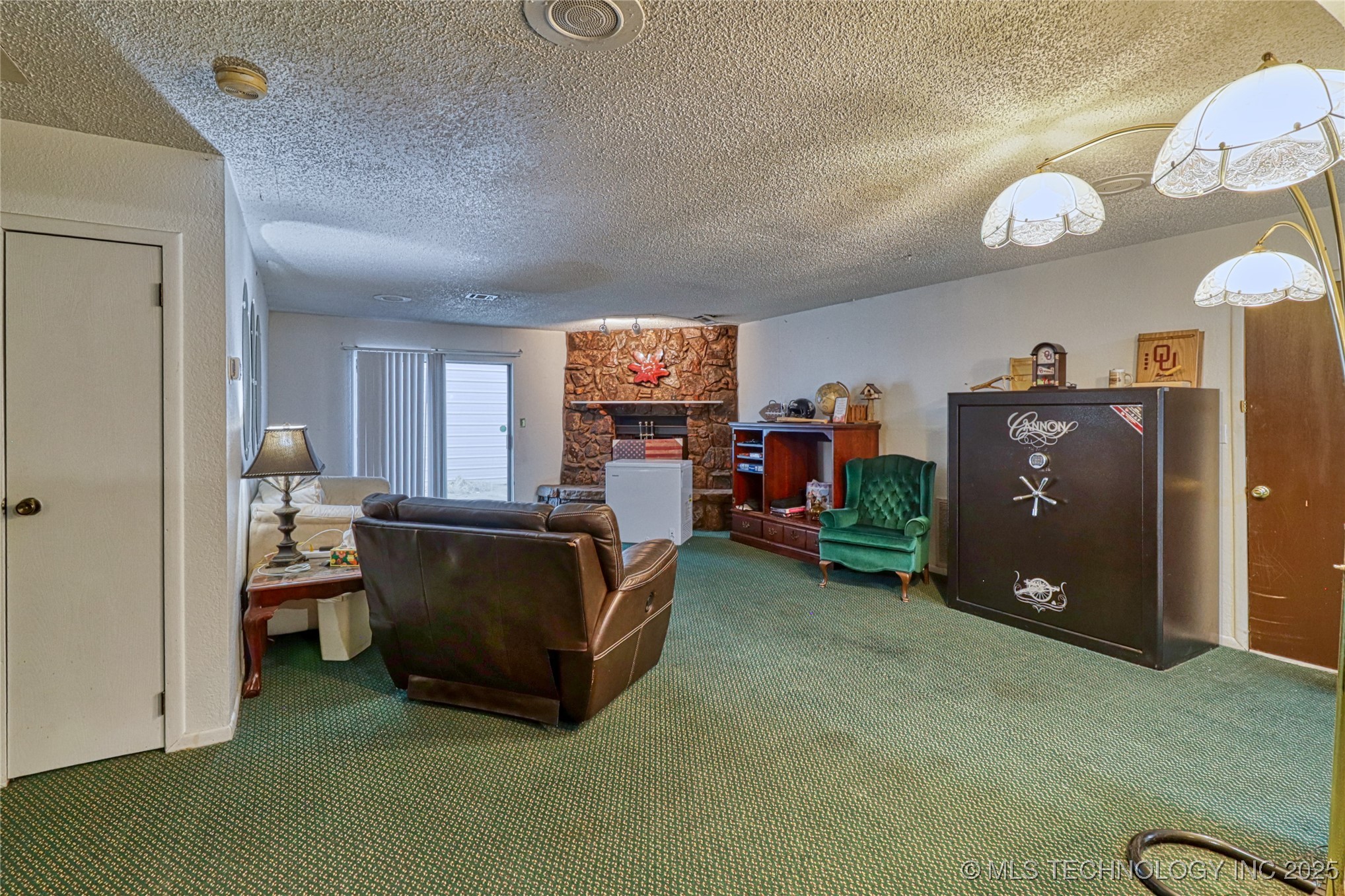 2400 S Valley Drive Property Photo 18