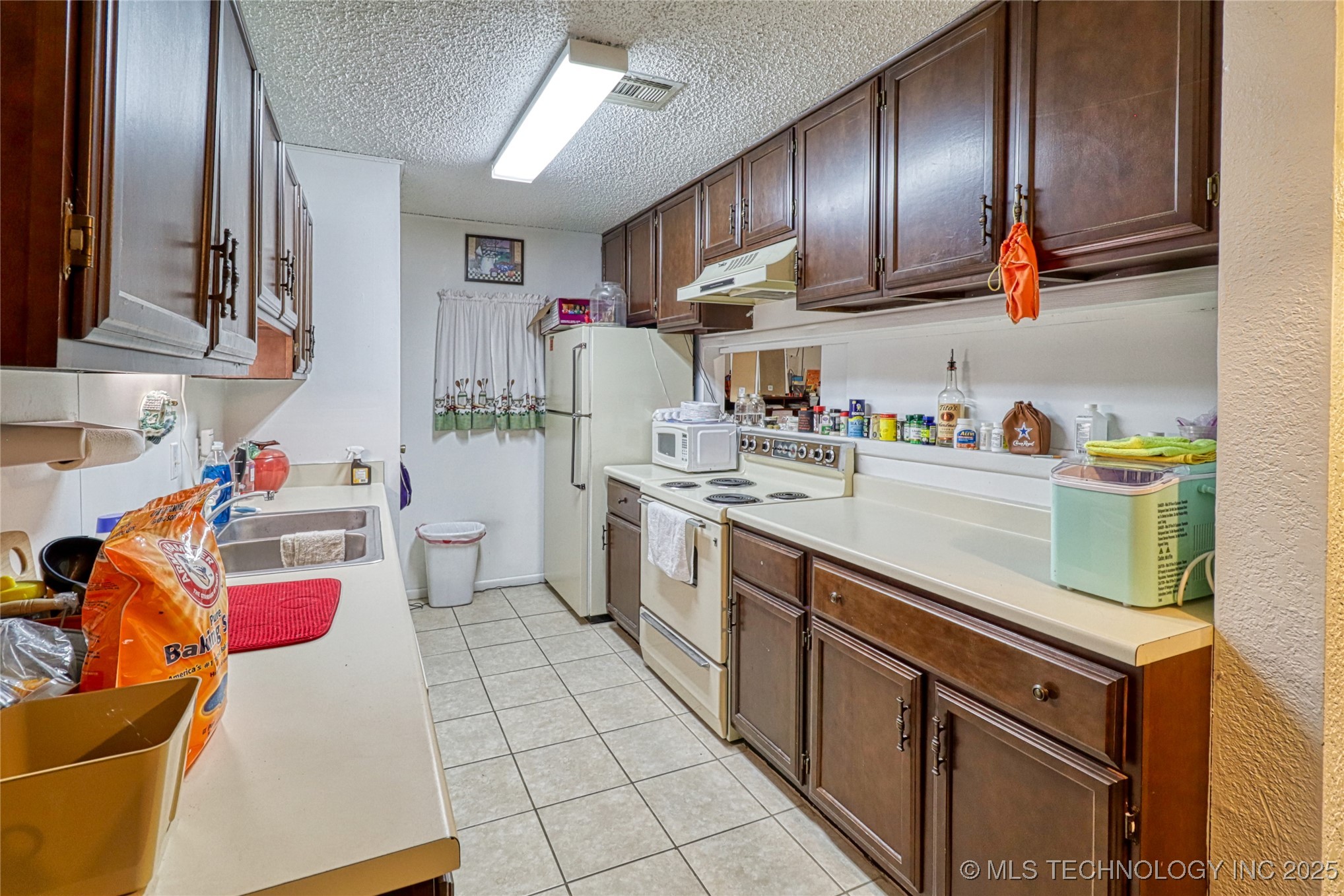 2400 S Valley Drive Property Photo 19