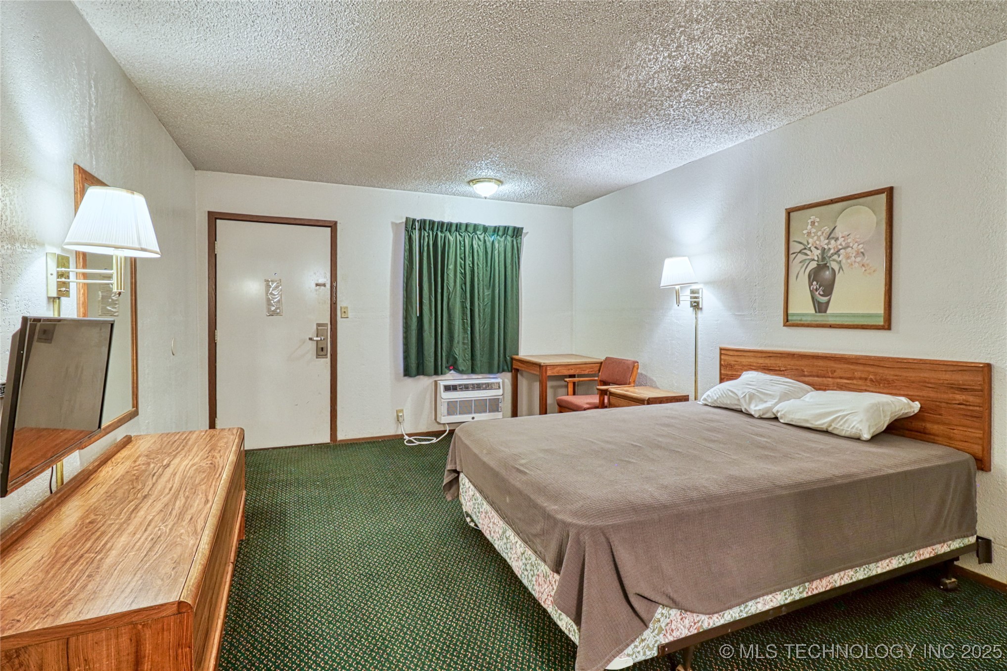 2400 S Valley Drive Property Photo 23