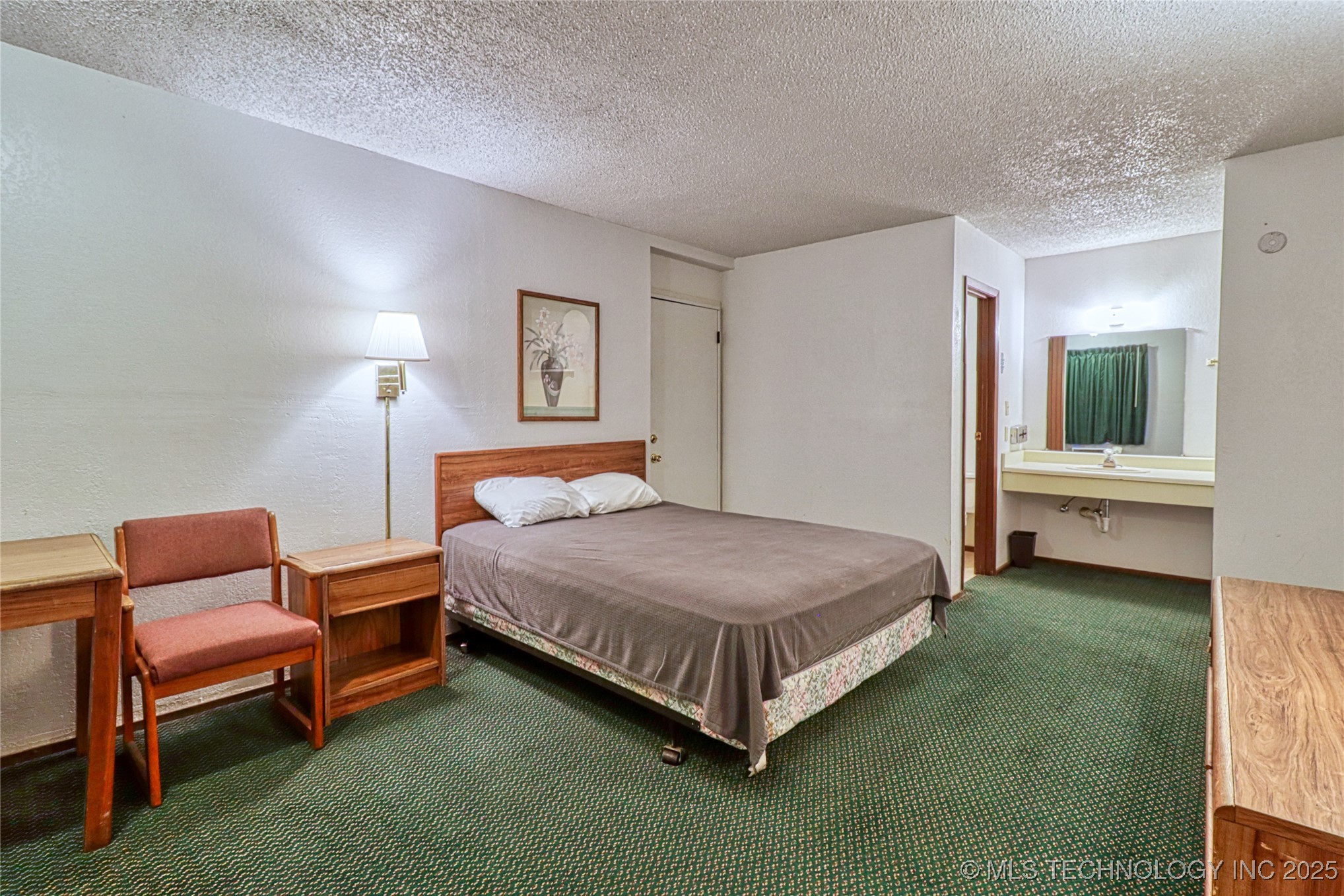 2400 S Valley Drive Property Photo 24