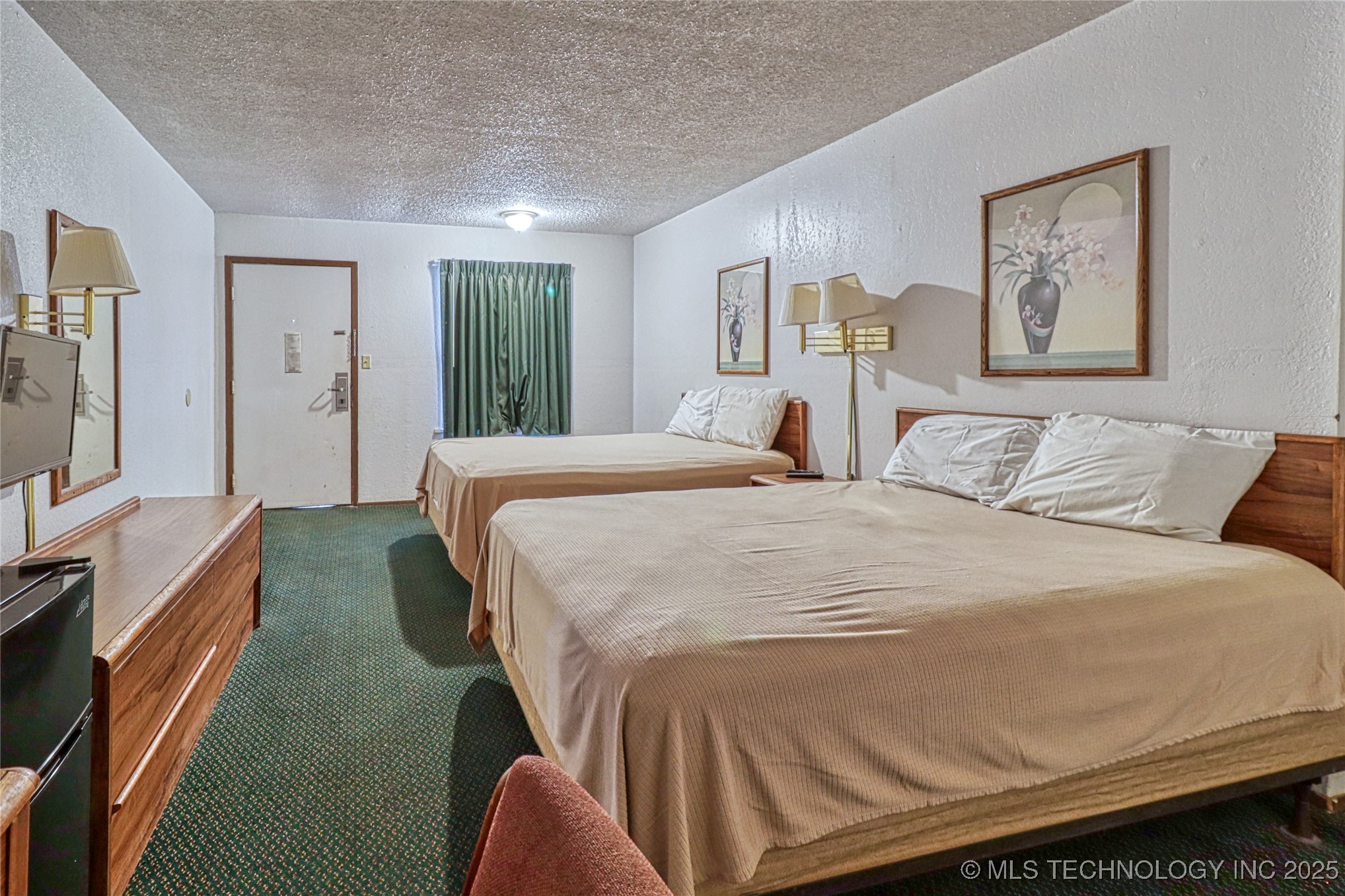 2400 S Valley Drive Property Photo 28