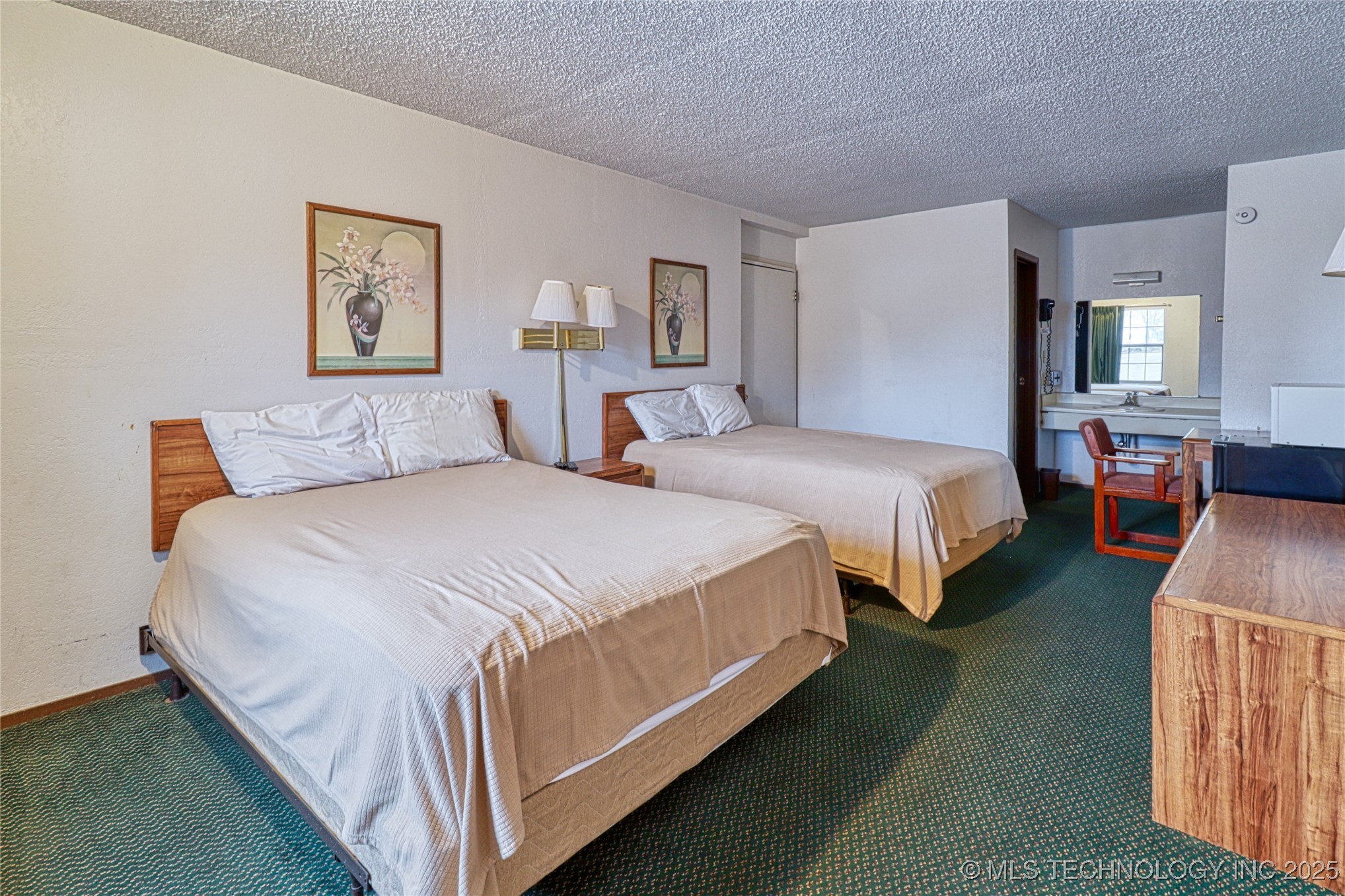 2400 S Valley Drive Property Photo 29