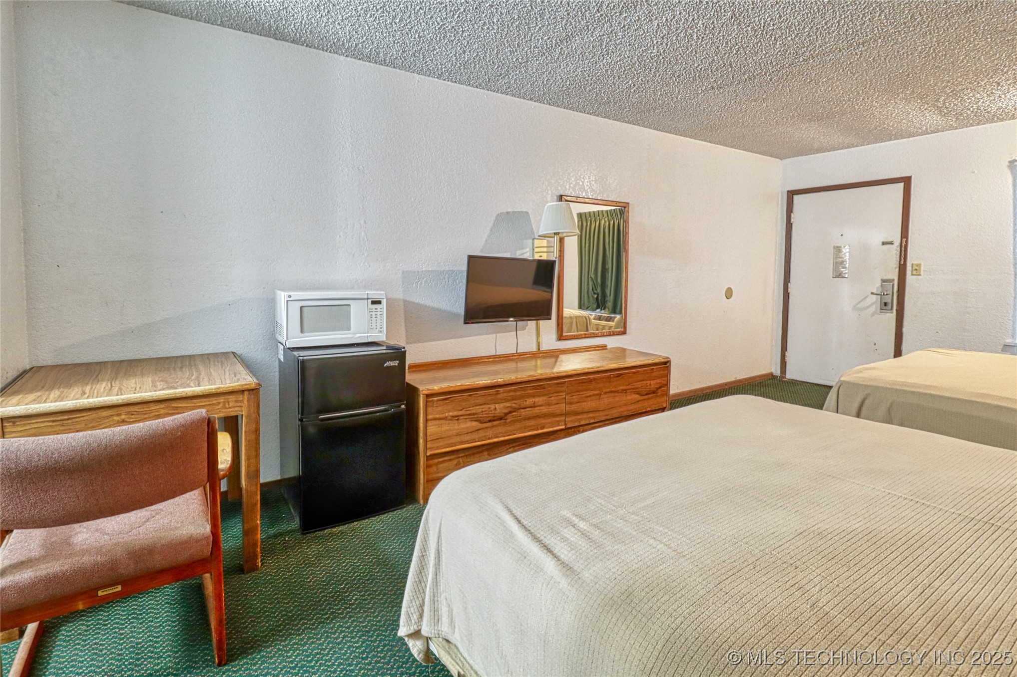 2400 S Valley Drive Property Photo 30