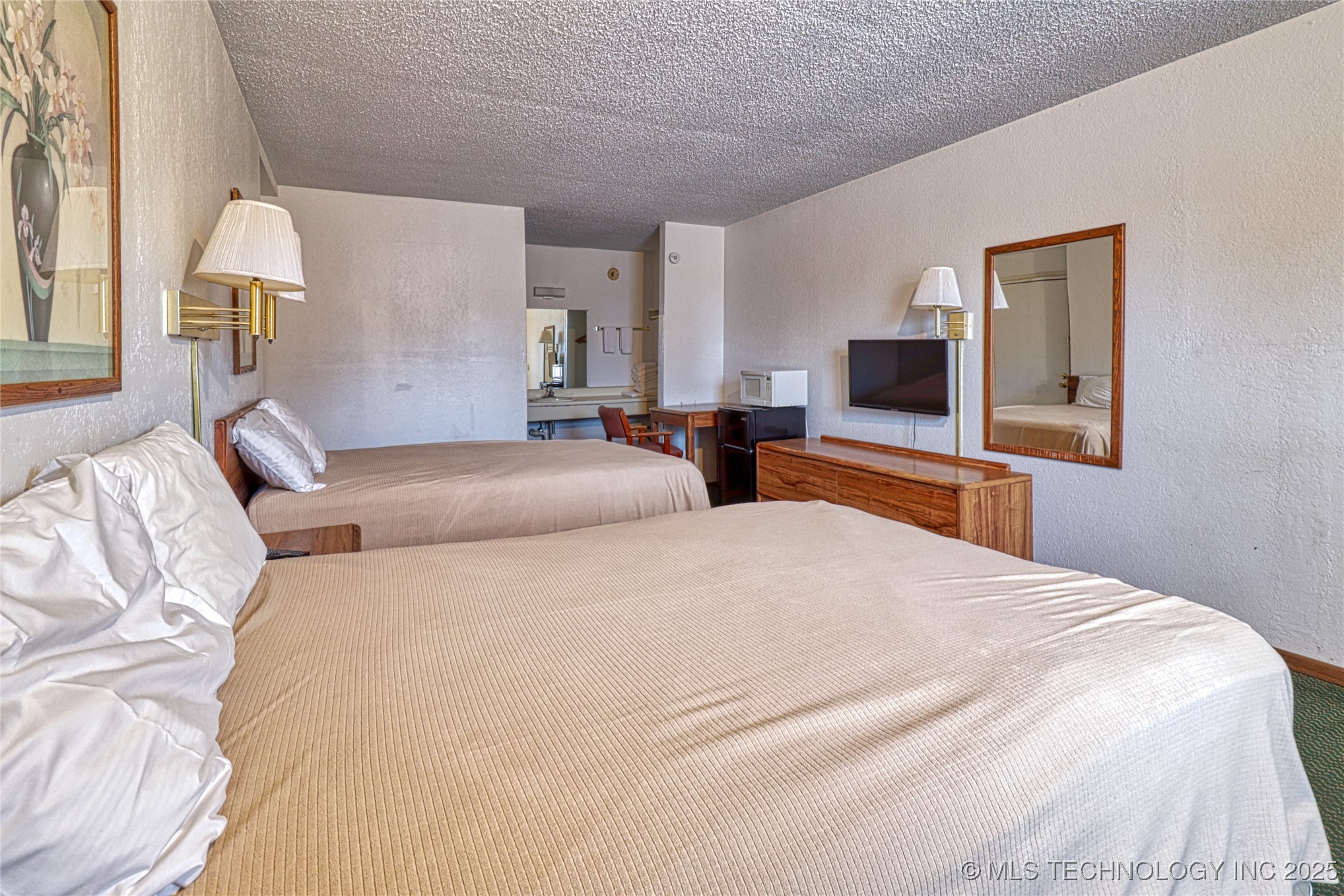 2400 S Valley Drive Property Photo 31