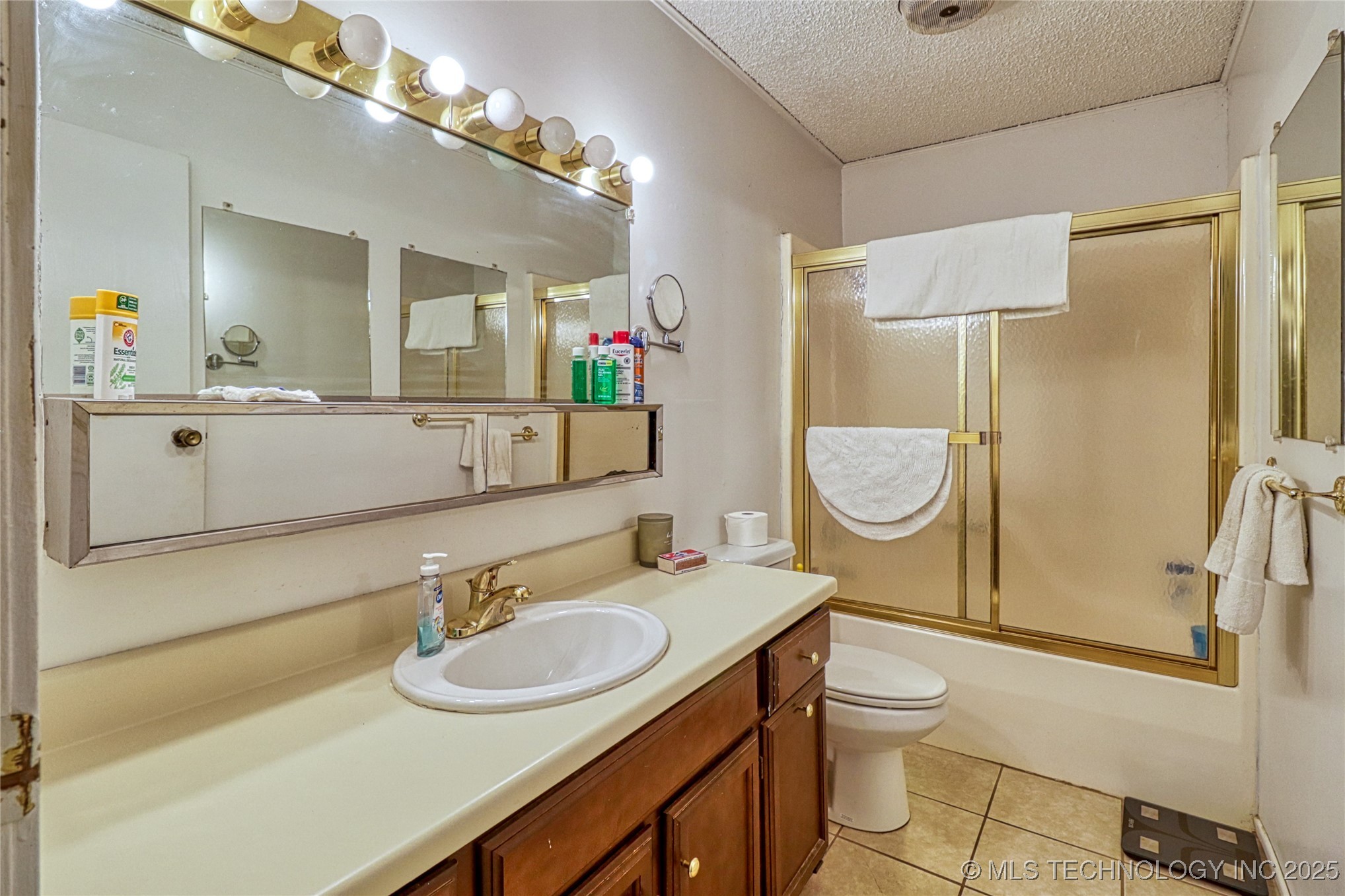 2400 S Valley Drive Property Photo 32