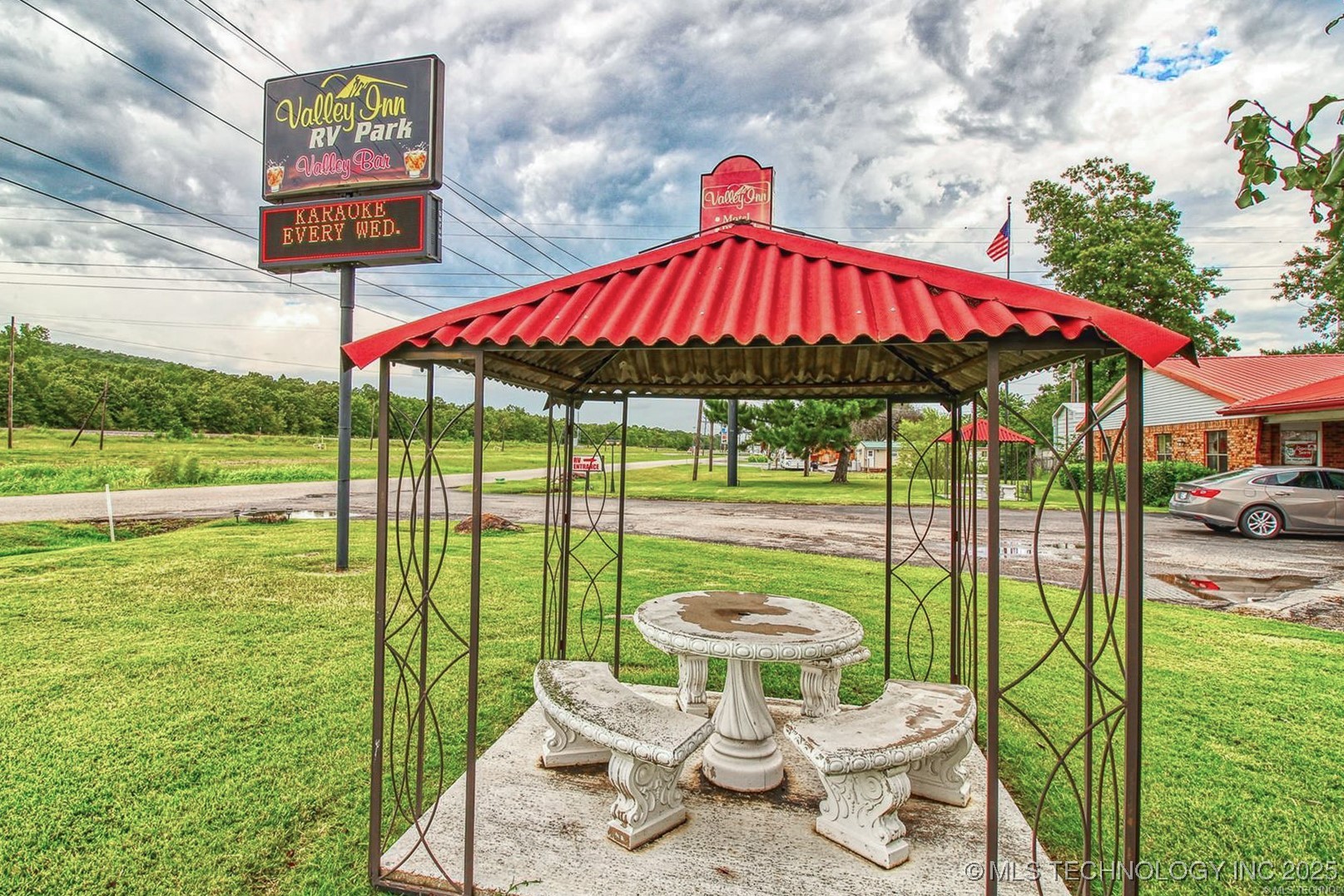 2400 S Valley Drive Property Photo 37