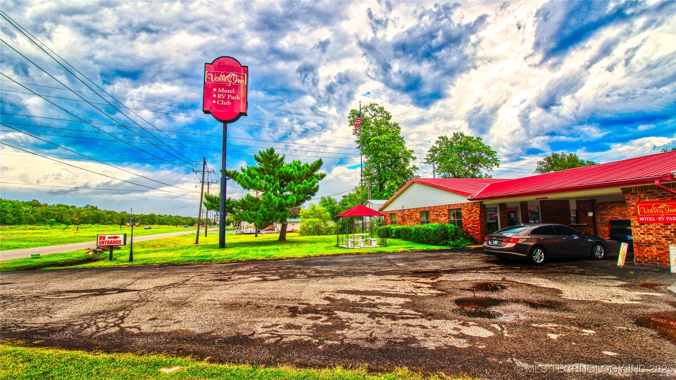 2400 S Valley Drive Property Photo 39