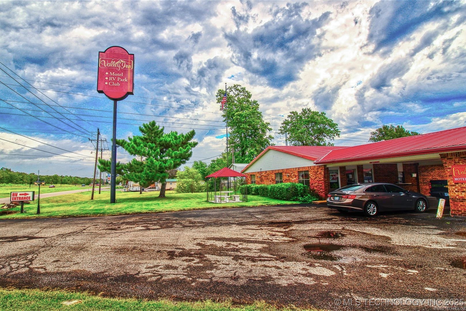 2400 S Valley Drive Property Photo 41