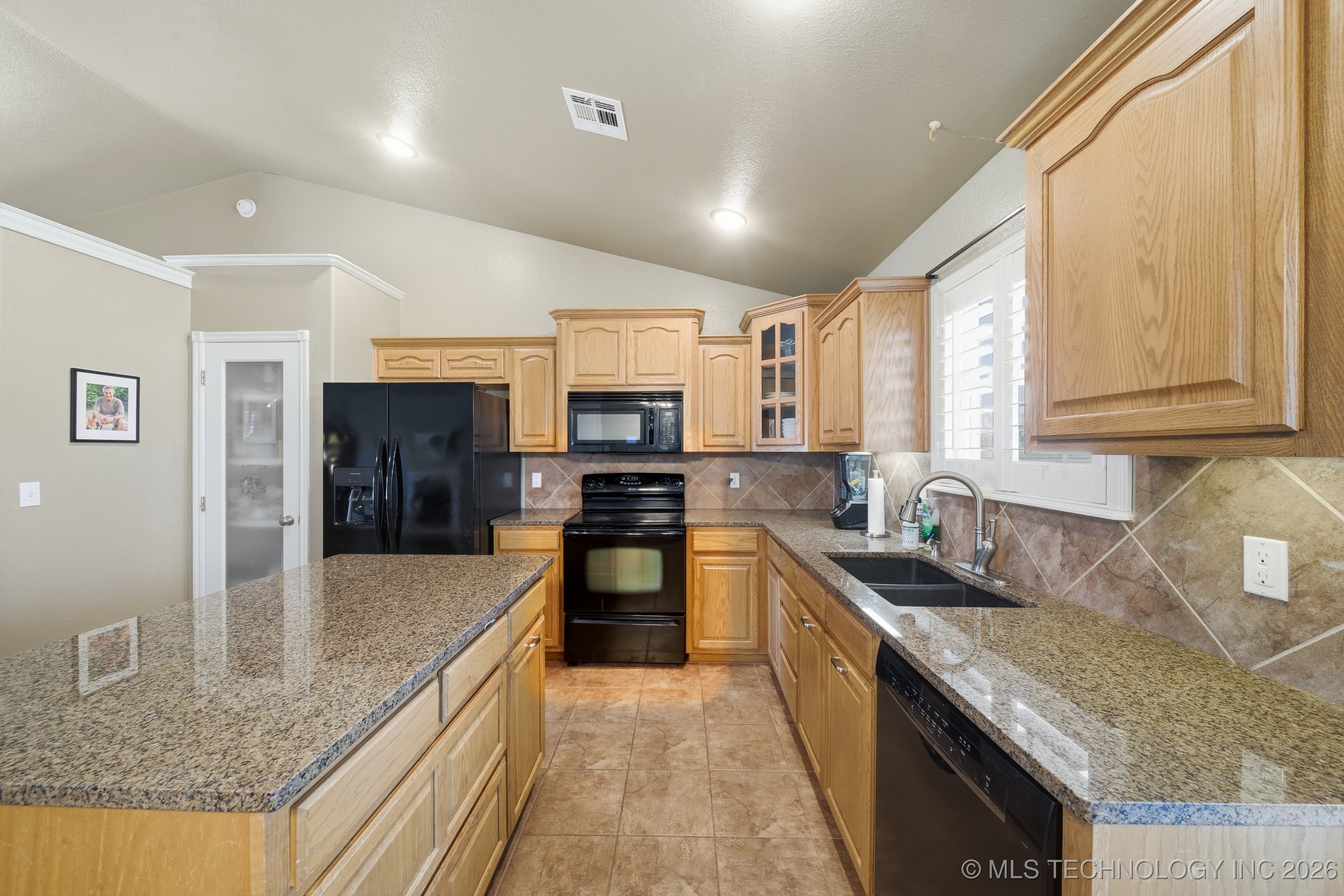 18777 S Birch Hollow Way Property Photo 12