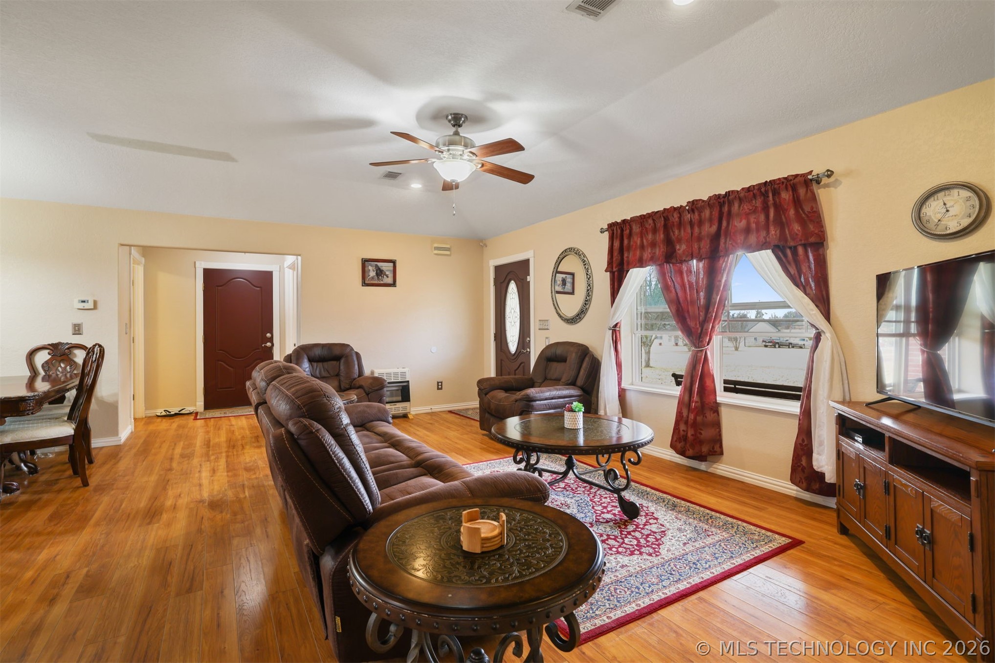 49 E 2nd Property Photo 8