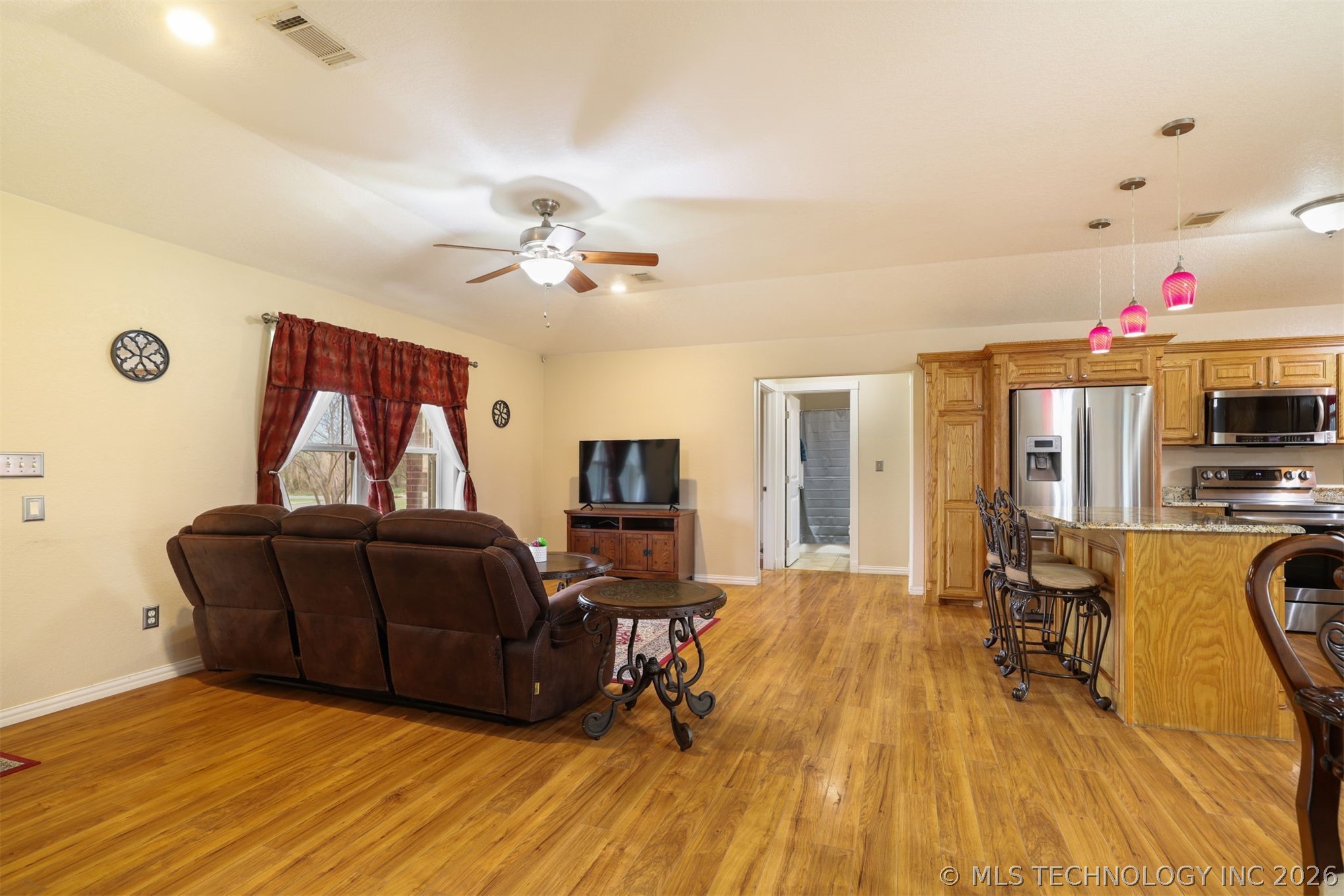 49 E 2nd Property Photo 9