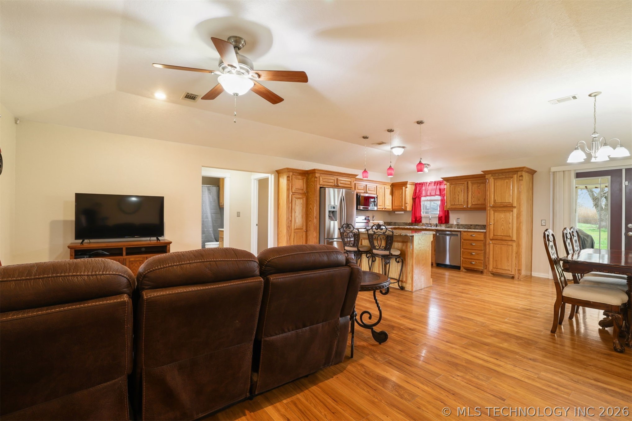 49 E 2nd Property Photo 12