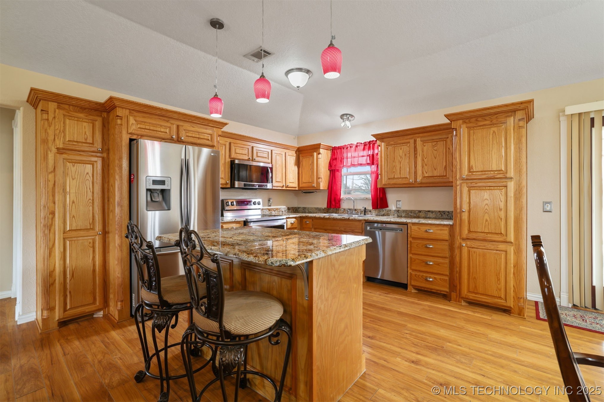 49 E 2nd Property Photo 13