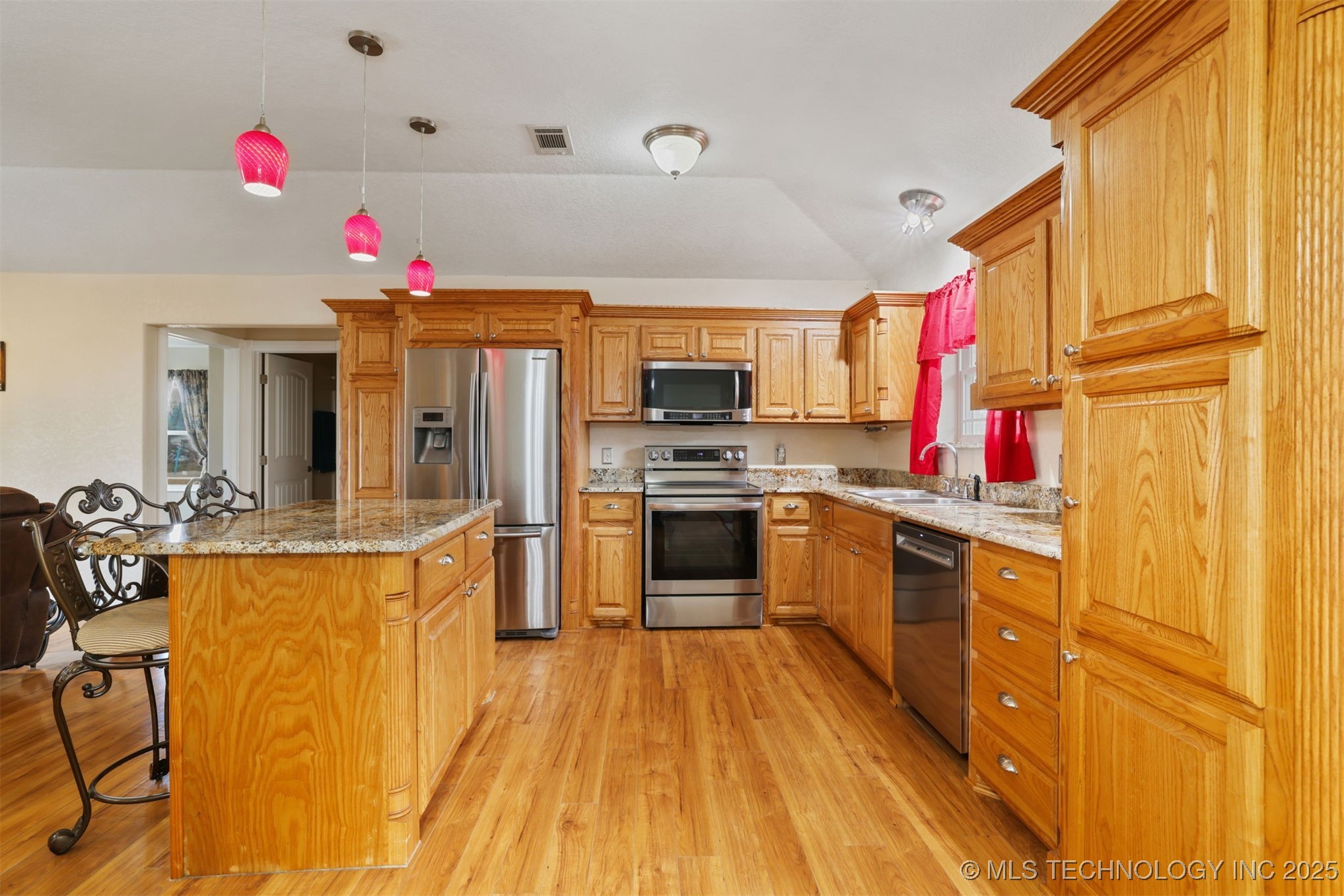 49 E 2nd Property Photo 14