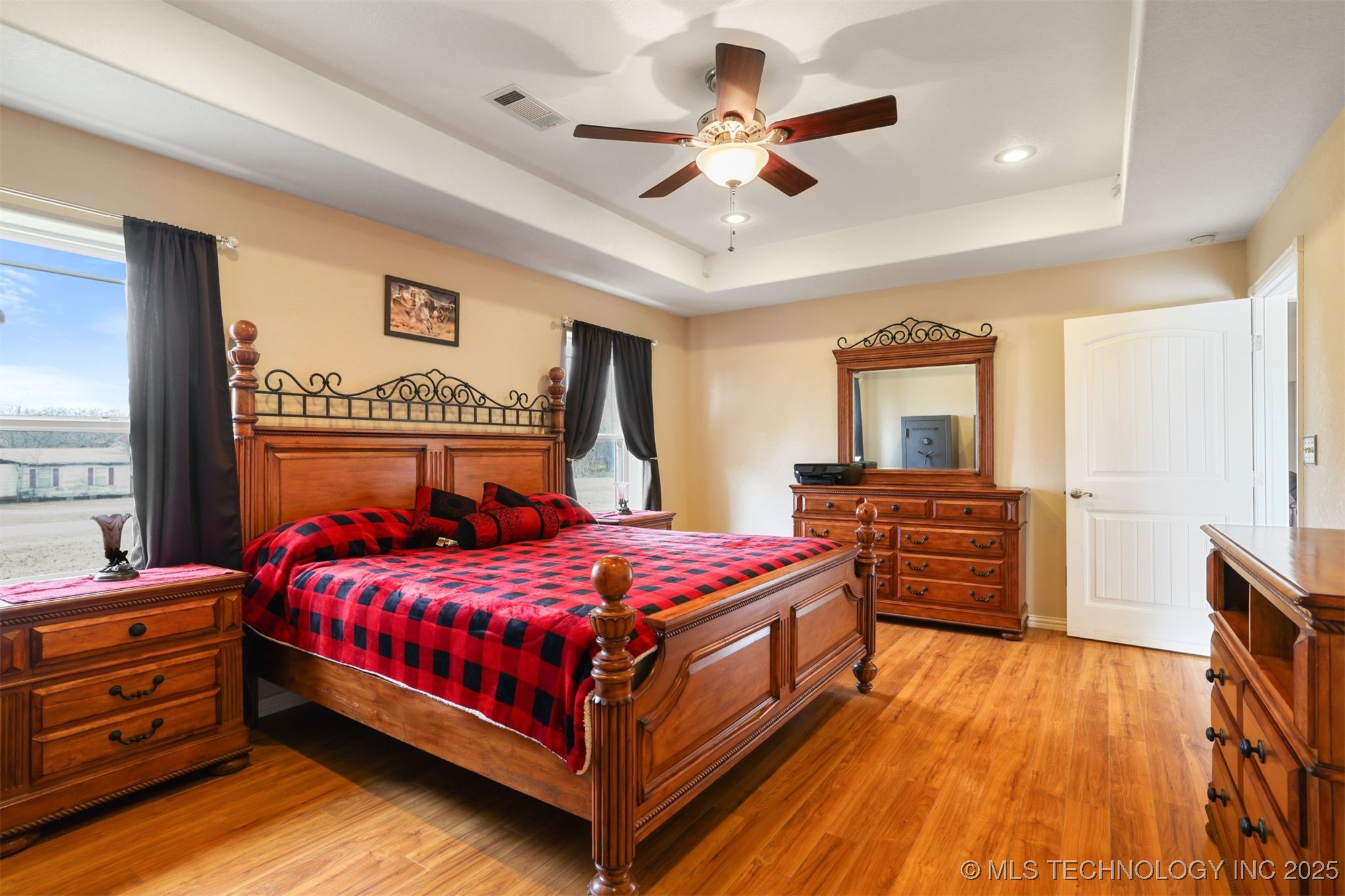 49 E 2nd Property Photo 17