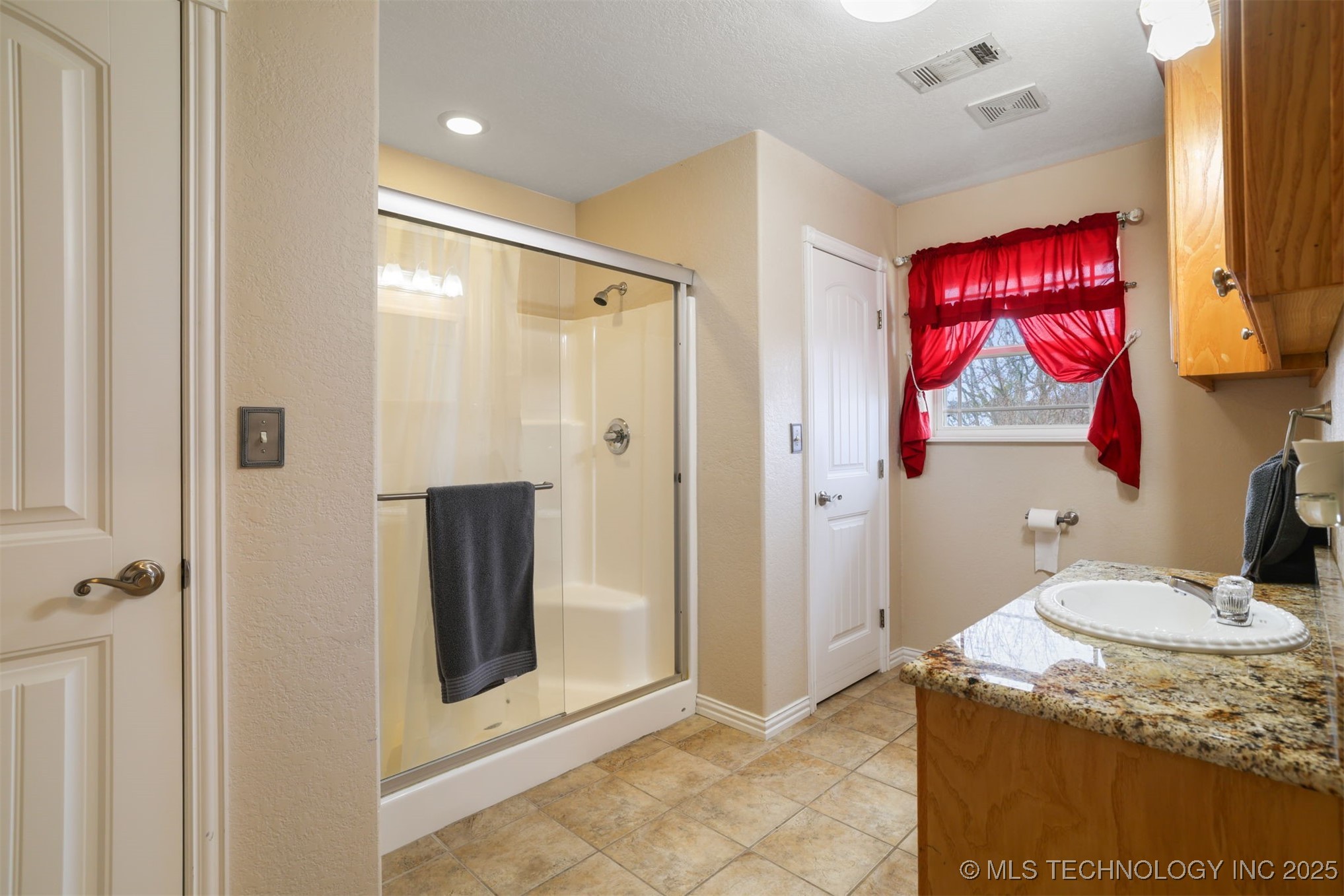 49 E 2nd Property Photo 19