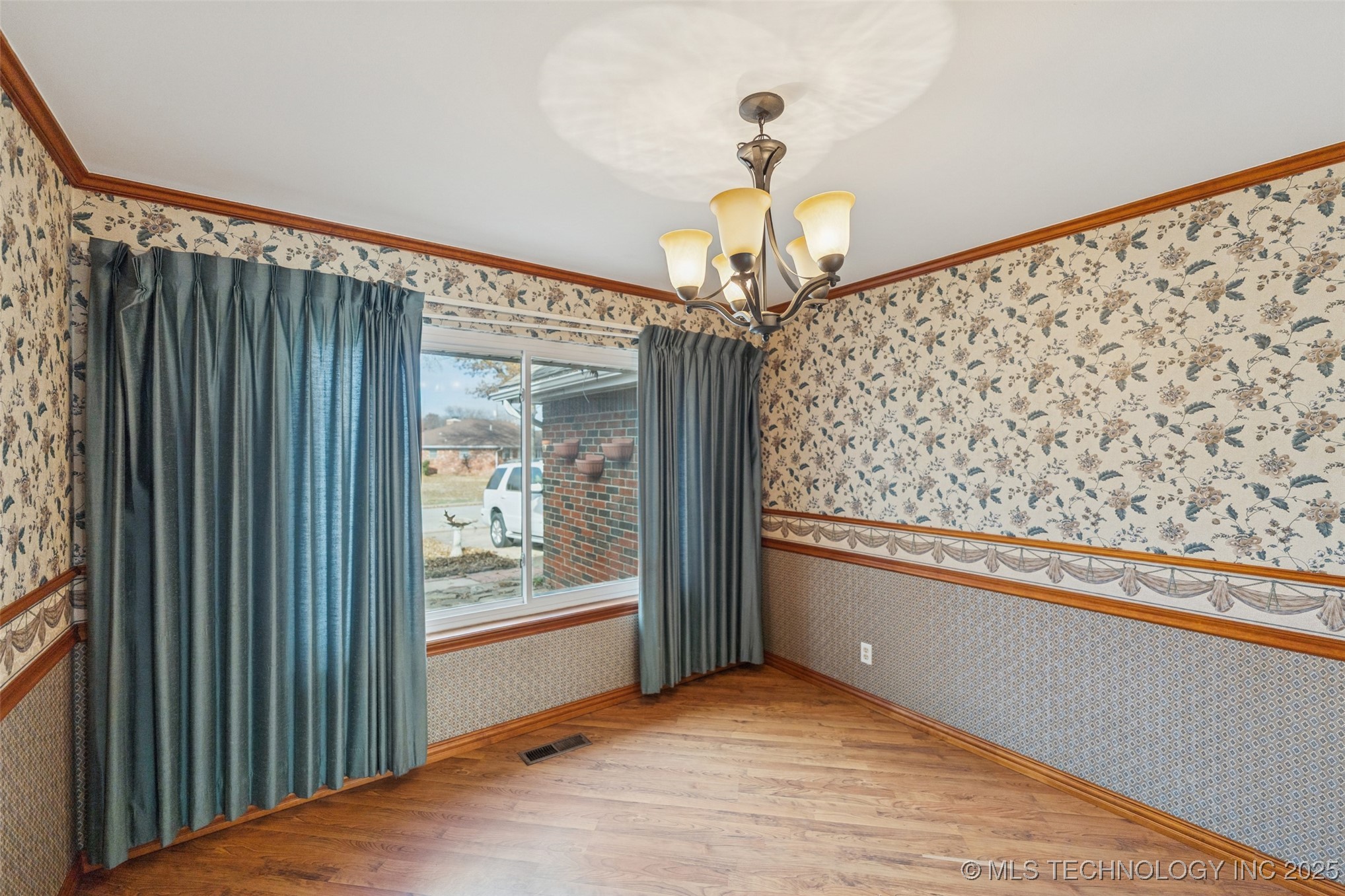 9522 E 36th Street Property Photo 8