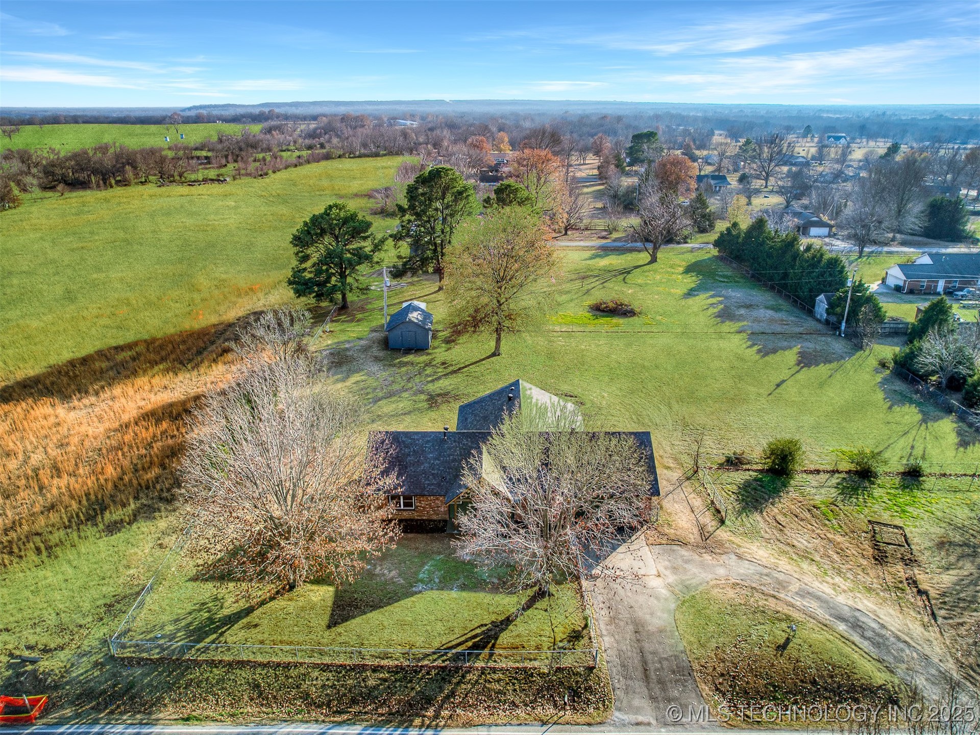 10754 E 530 Road Property Photo 1