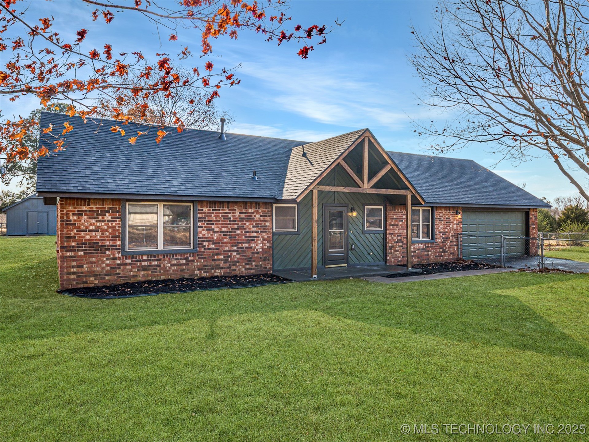 10754 E 530 Road Property Photo 2