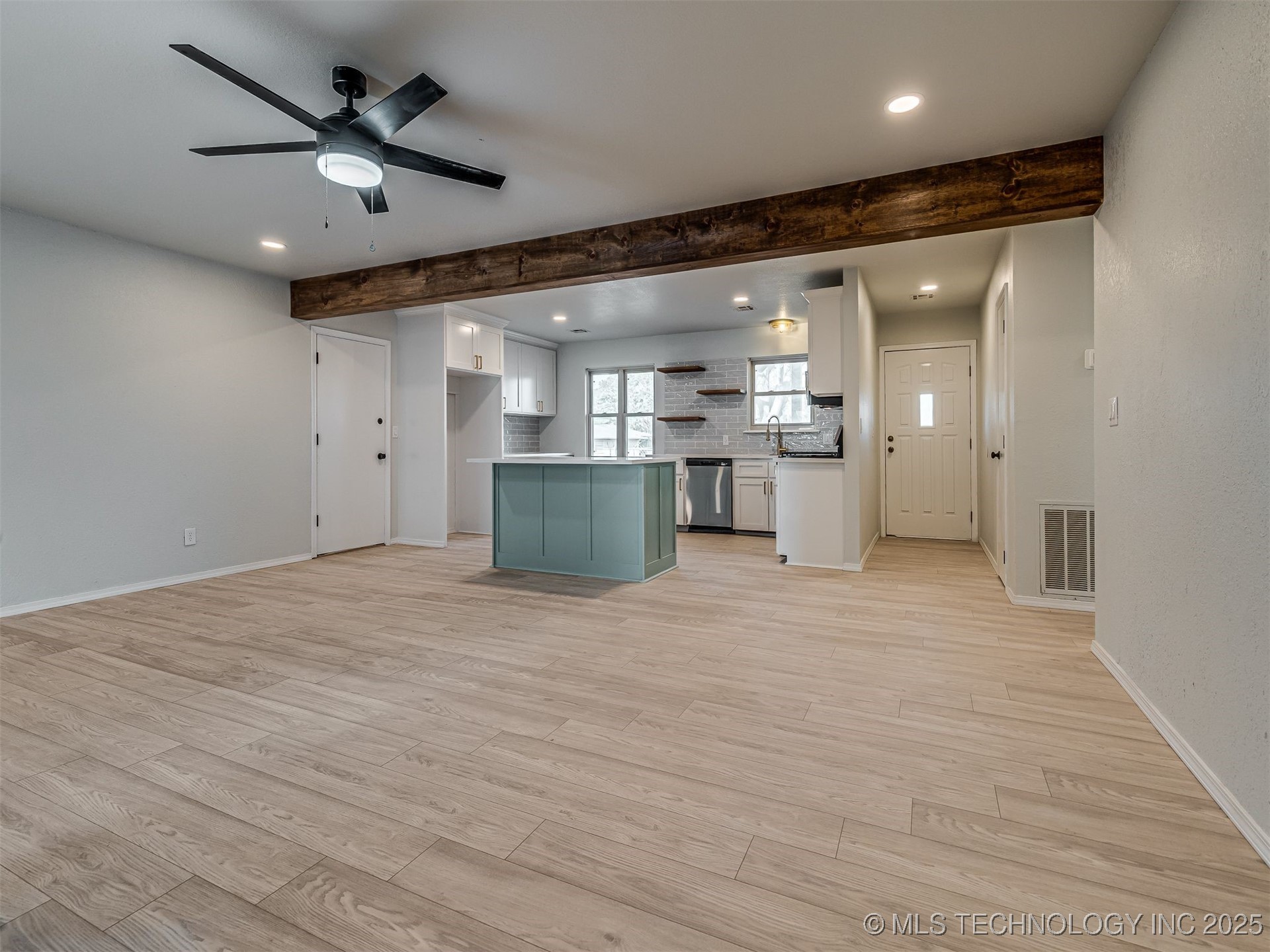 10754 E 530 Road Property Photo 6