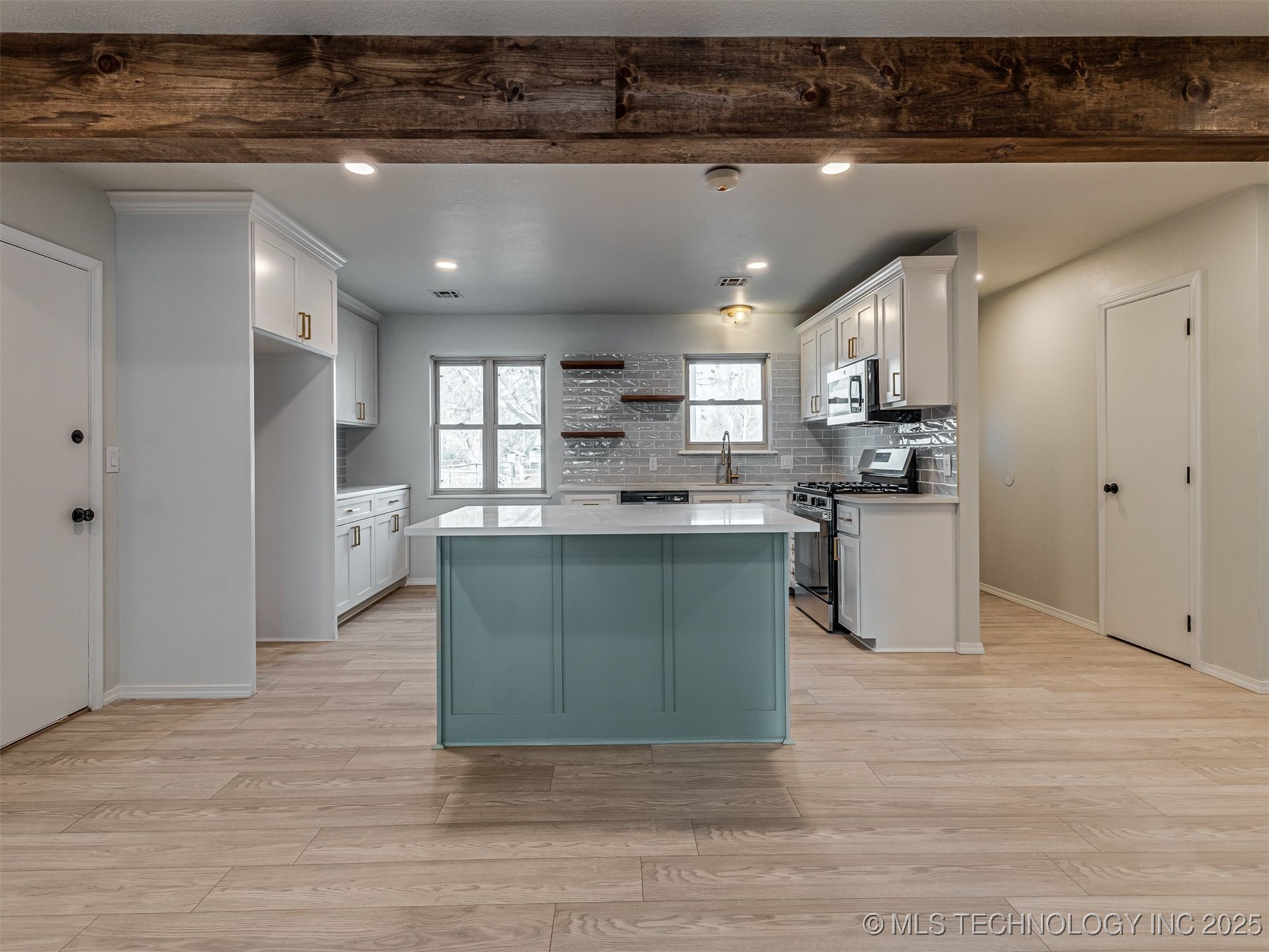 10754 E 530 Road Property Photo 8