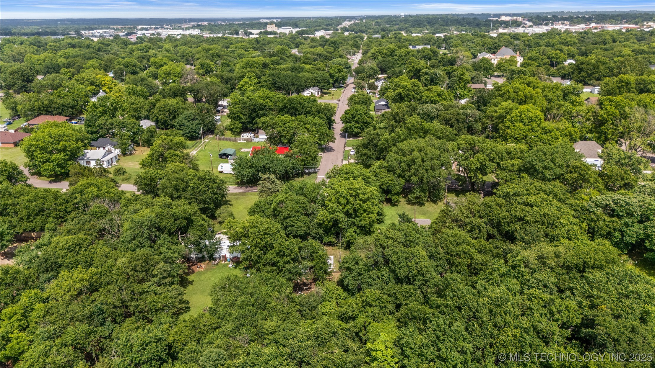 905 W 5th Property Photo 4