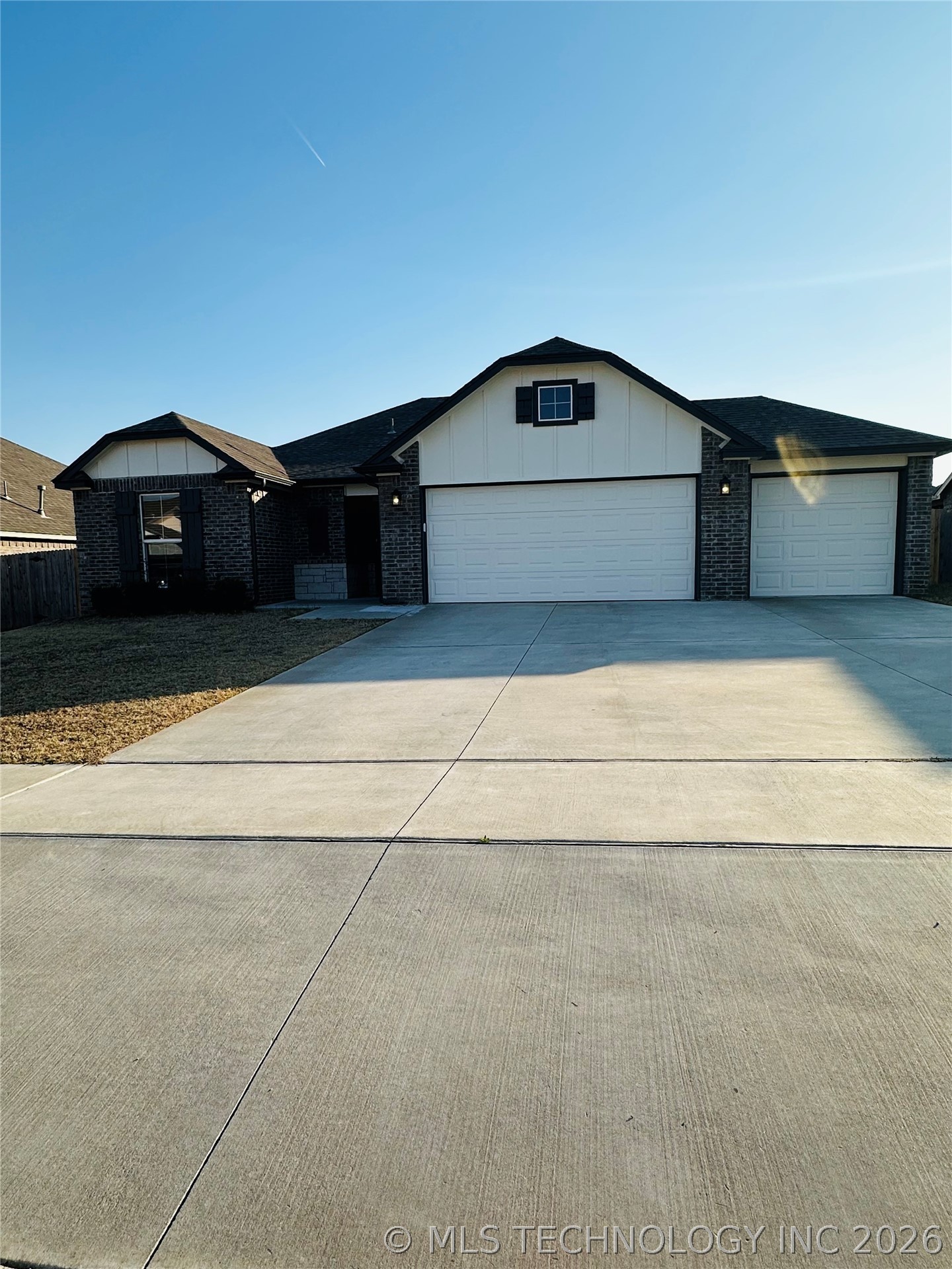 3634 E 143rd Place S Property Photo 2