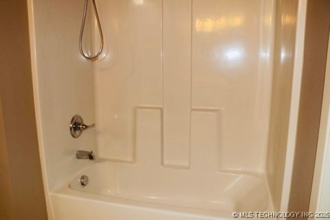 3634 E 143rd Place S Property Photo 12