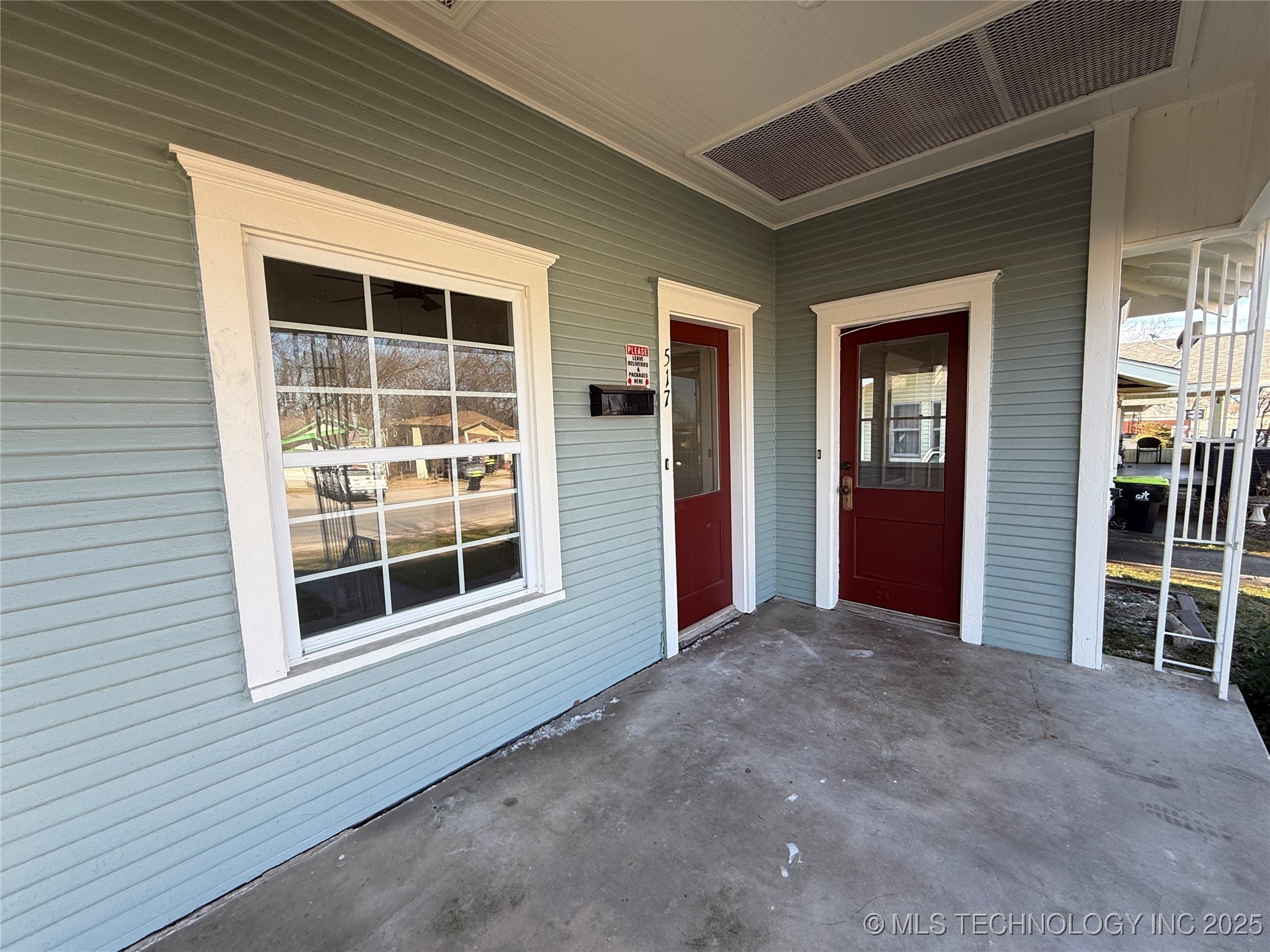 517 E 12th Property Photo 6