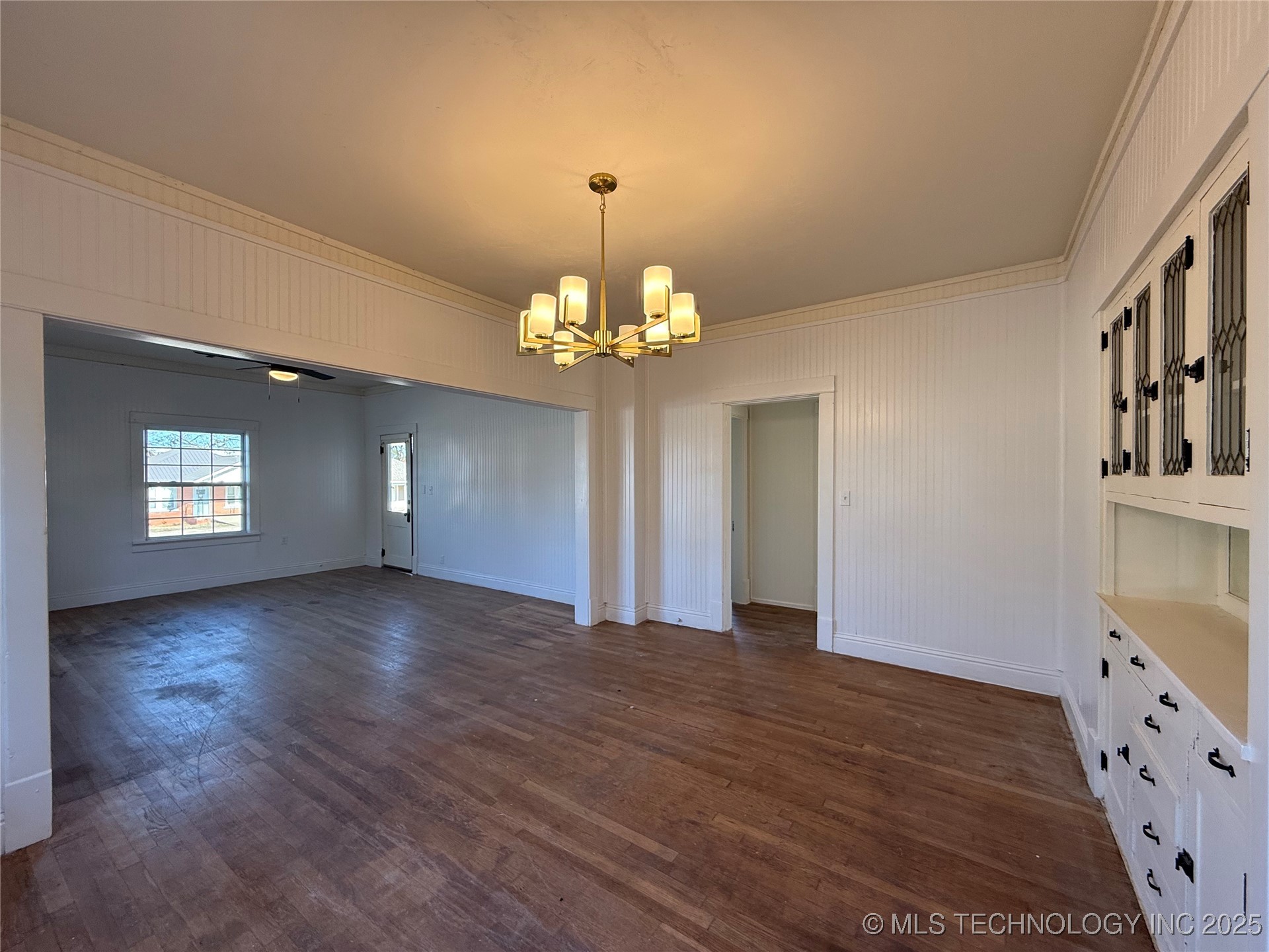 517 E 12th Property Photo 10