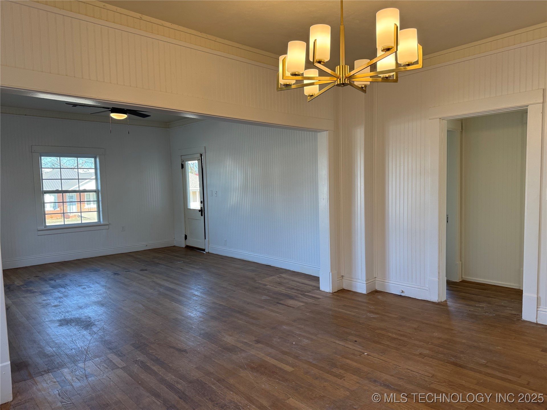 517 E 12th Property Photo 11