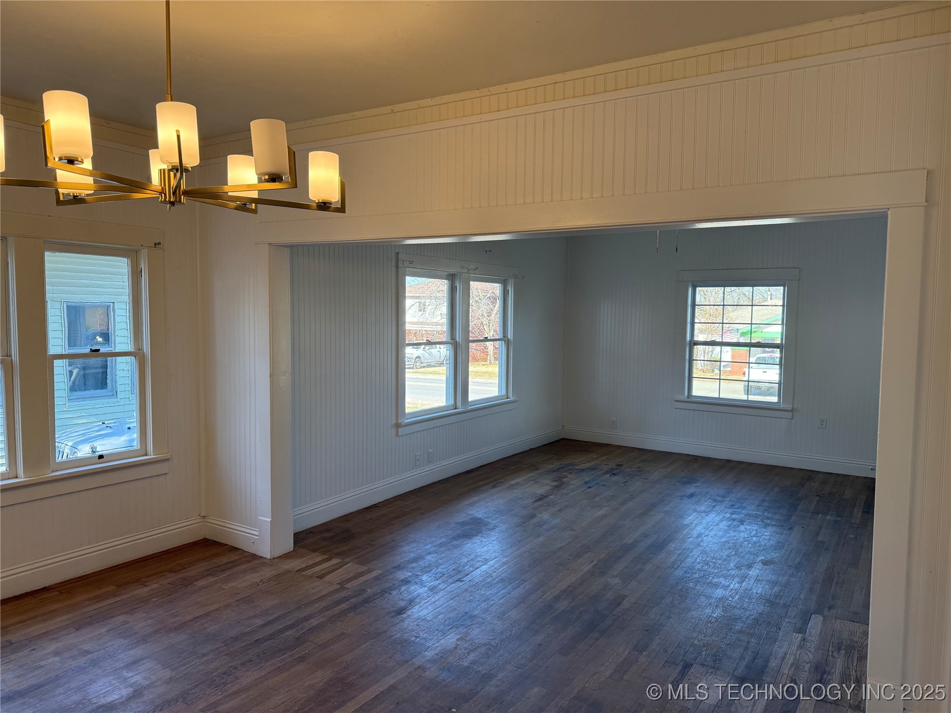 517 E 12th Property Photo 12