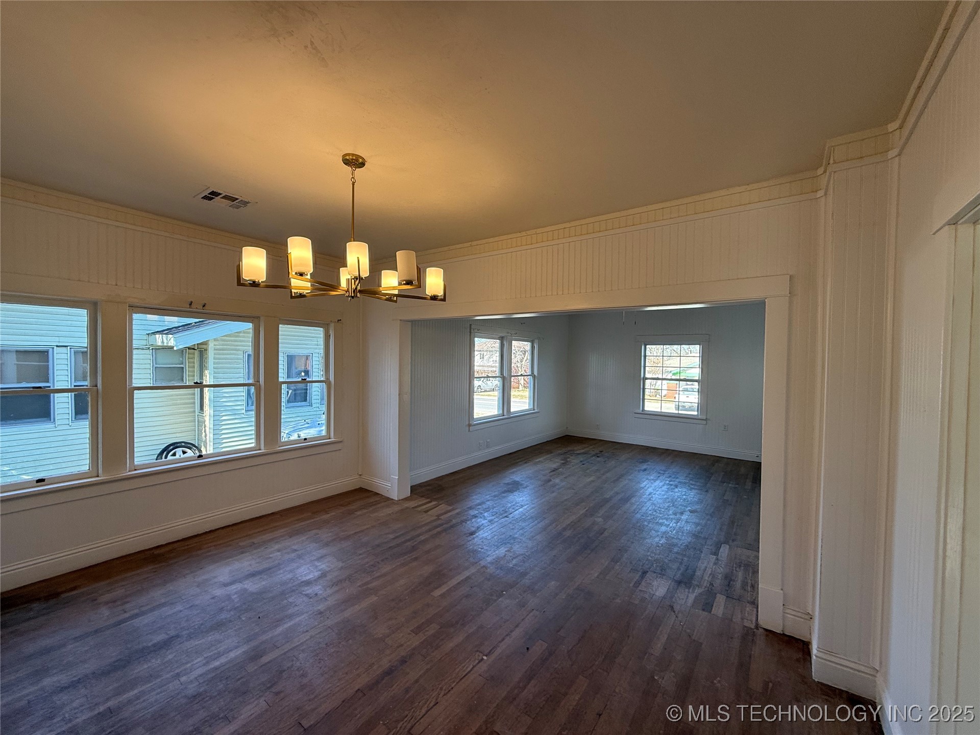 517 E 12th Property Photo 13