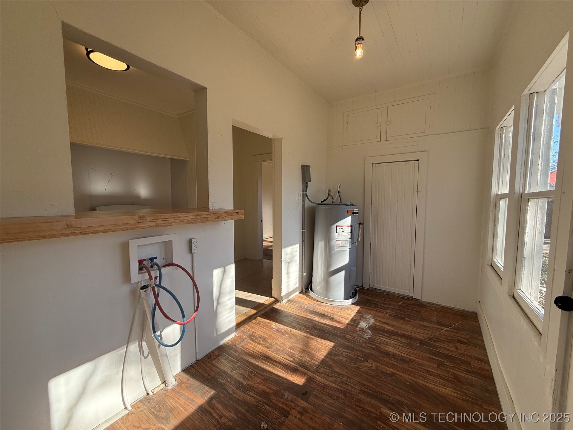 517 E 12th Property Photo 22