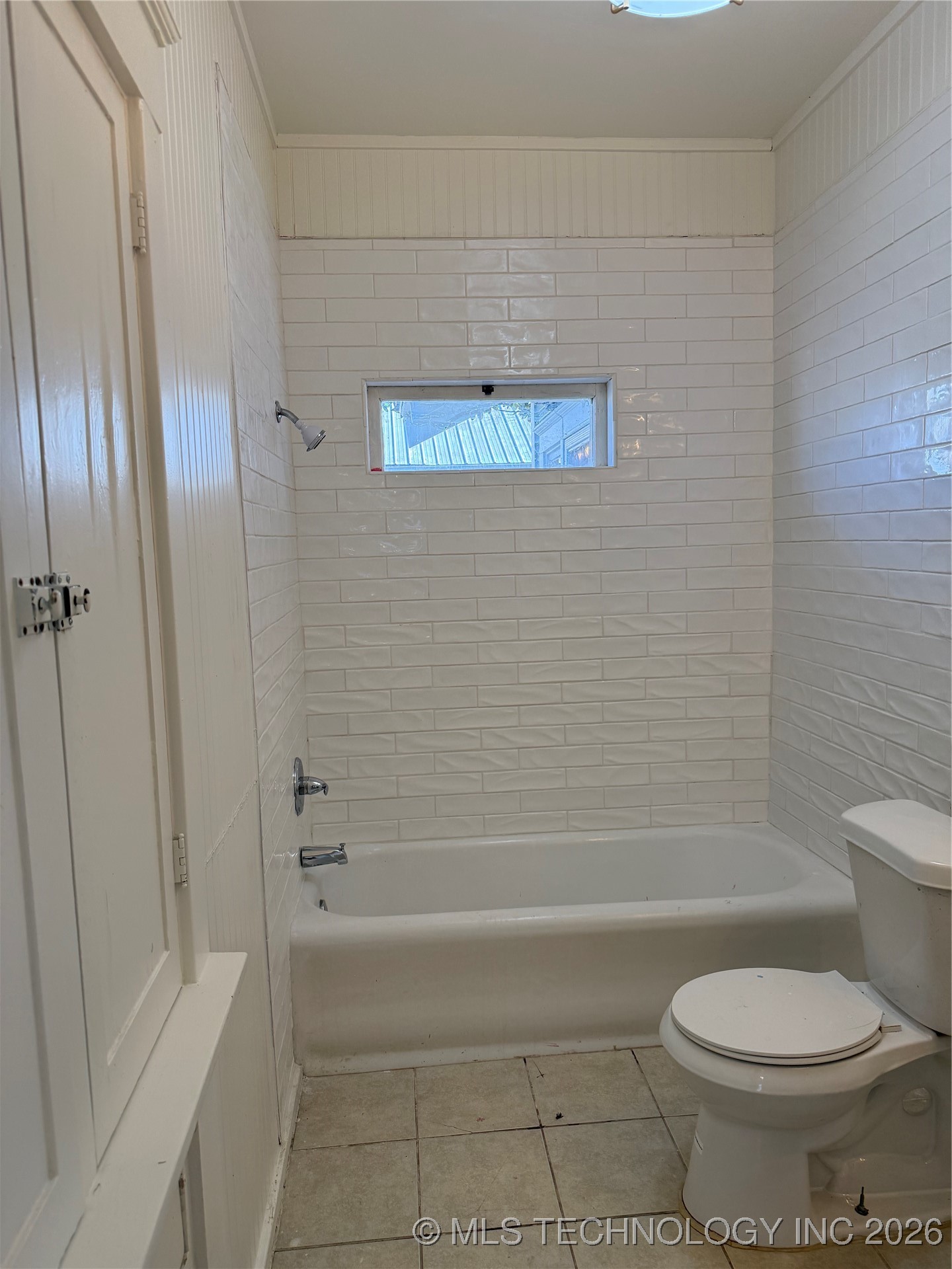 517 E 12th Property Photo 28