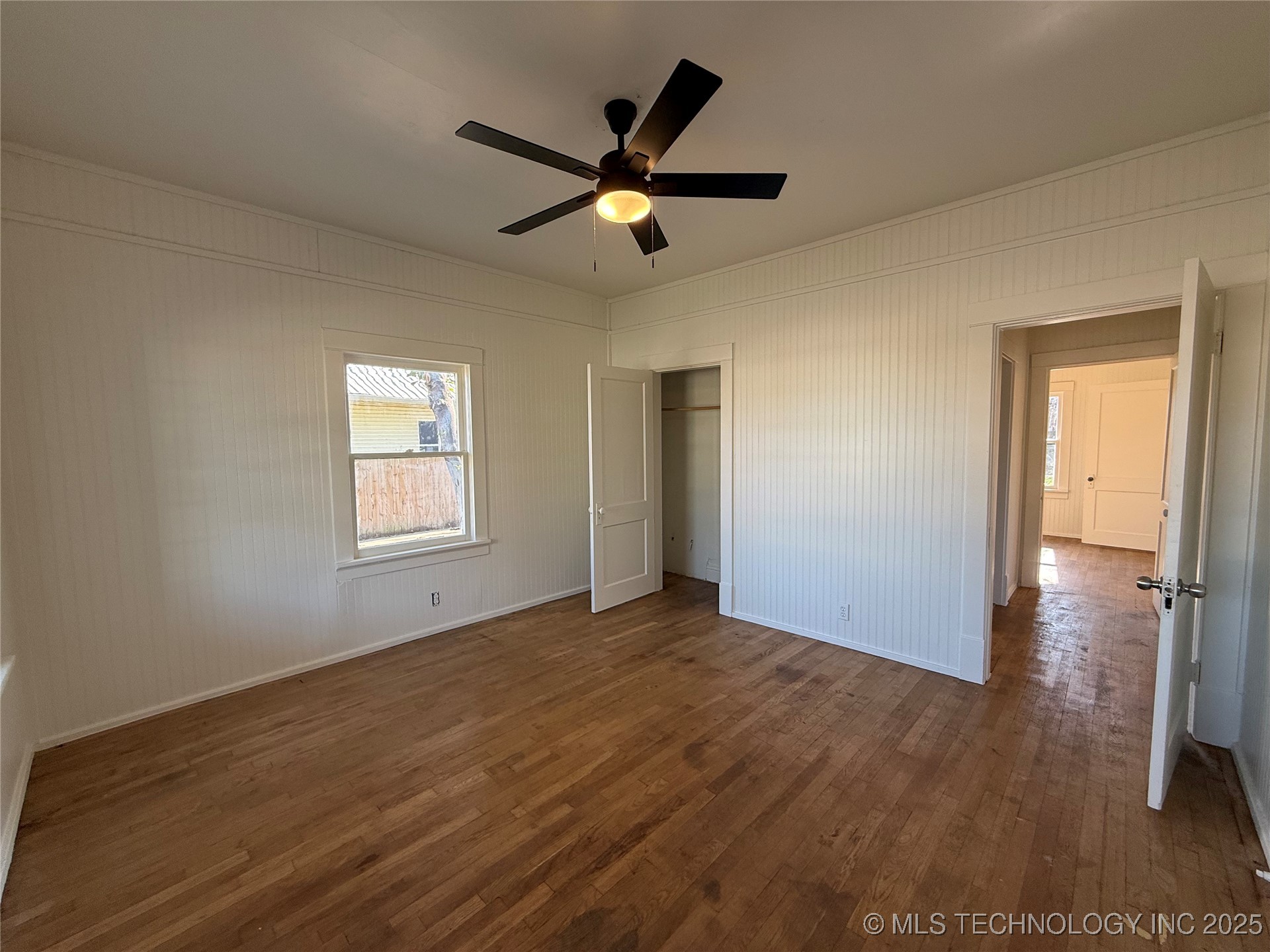 517 E 12th Property Photo 31