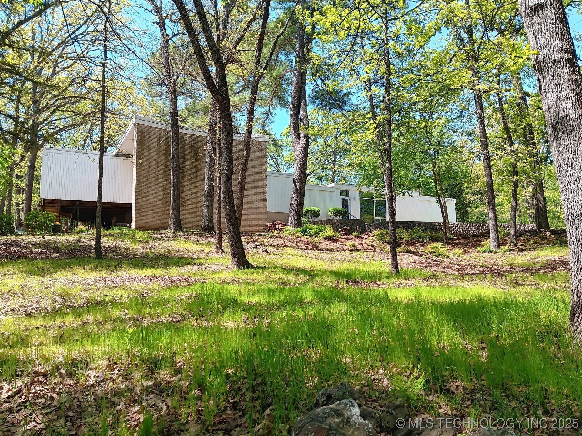 2417 Wilson Street Property Photo 3