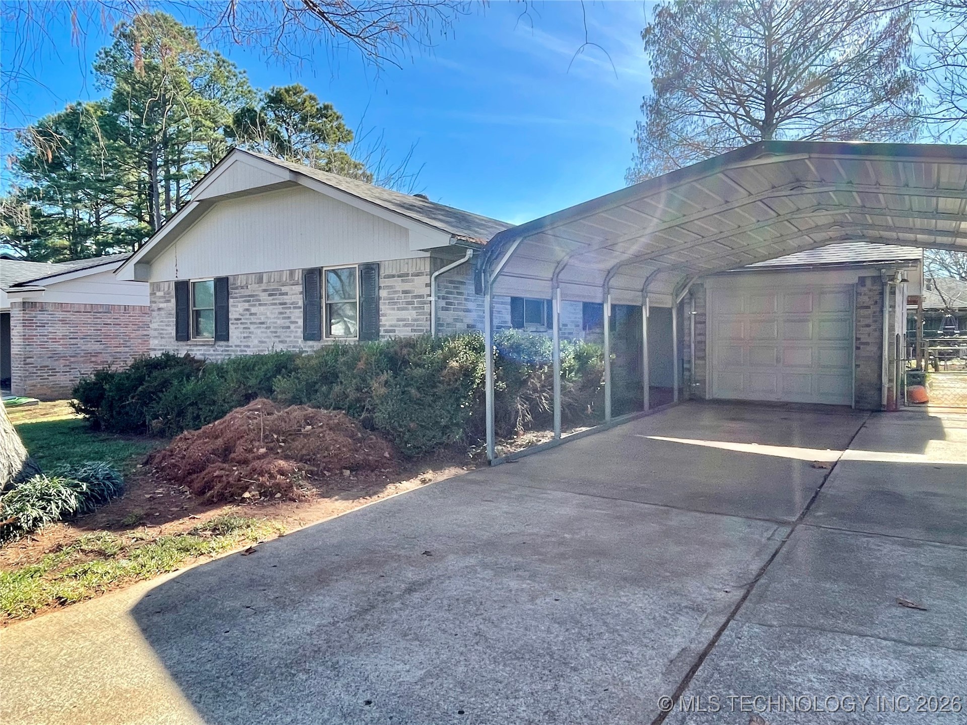 1019 Four Seasons Drive Property Photo 2