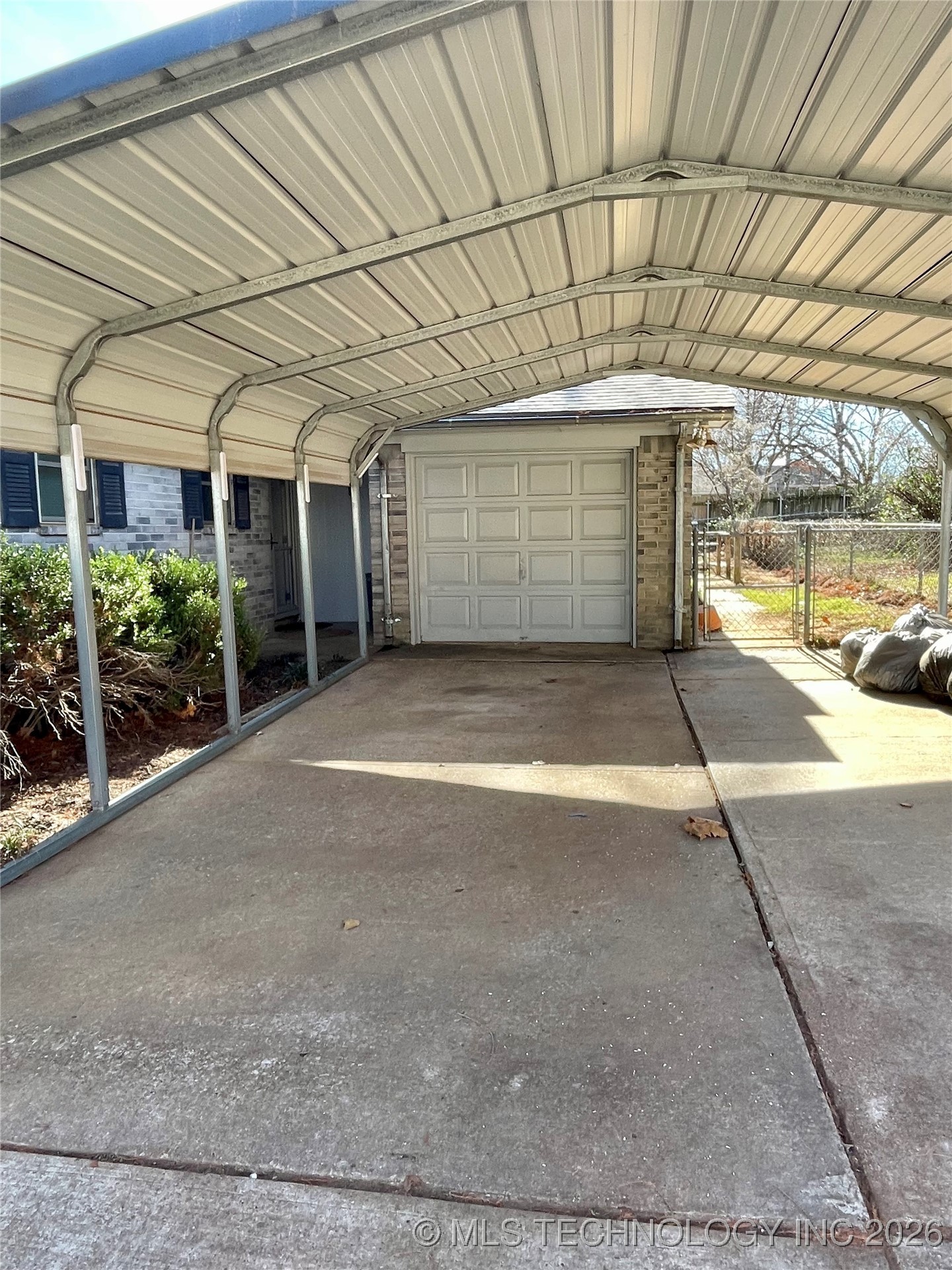 1019 Four Seasons Drive Property Photo 3